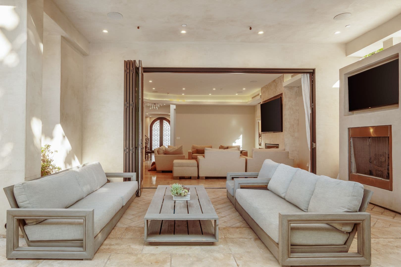 Beverly Hills House: 331 S. Canon Dr