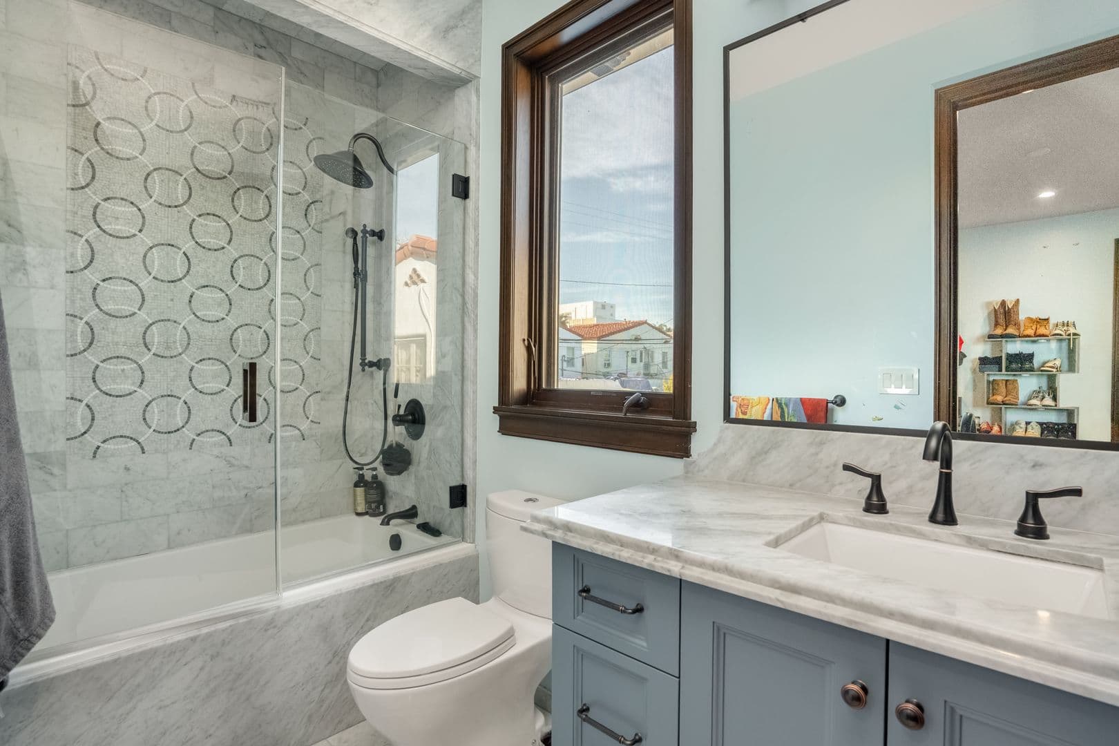 Beverly Hills House: 331 S. Canon Dr