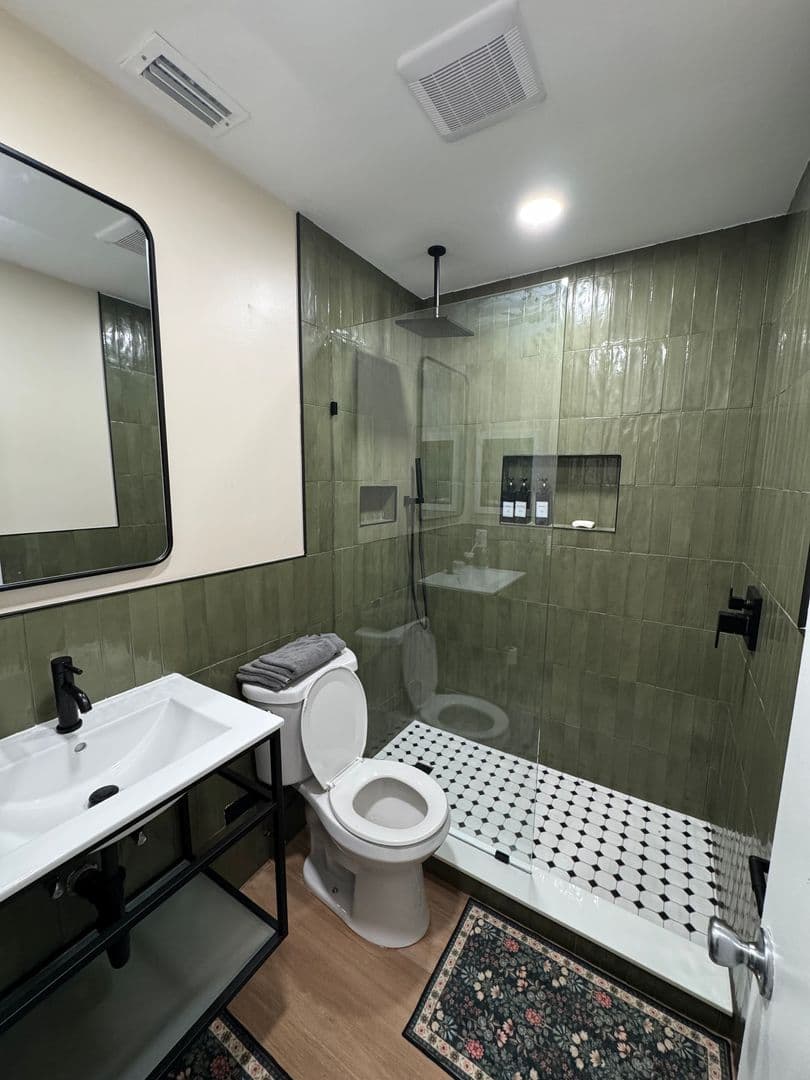 Lantana Apartment: 1100 S Lake Dr.