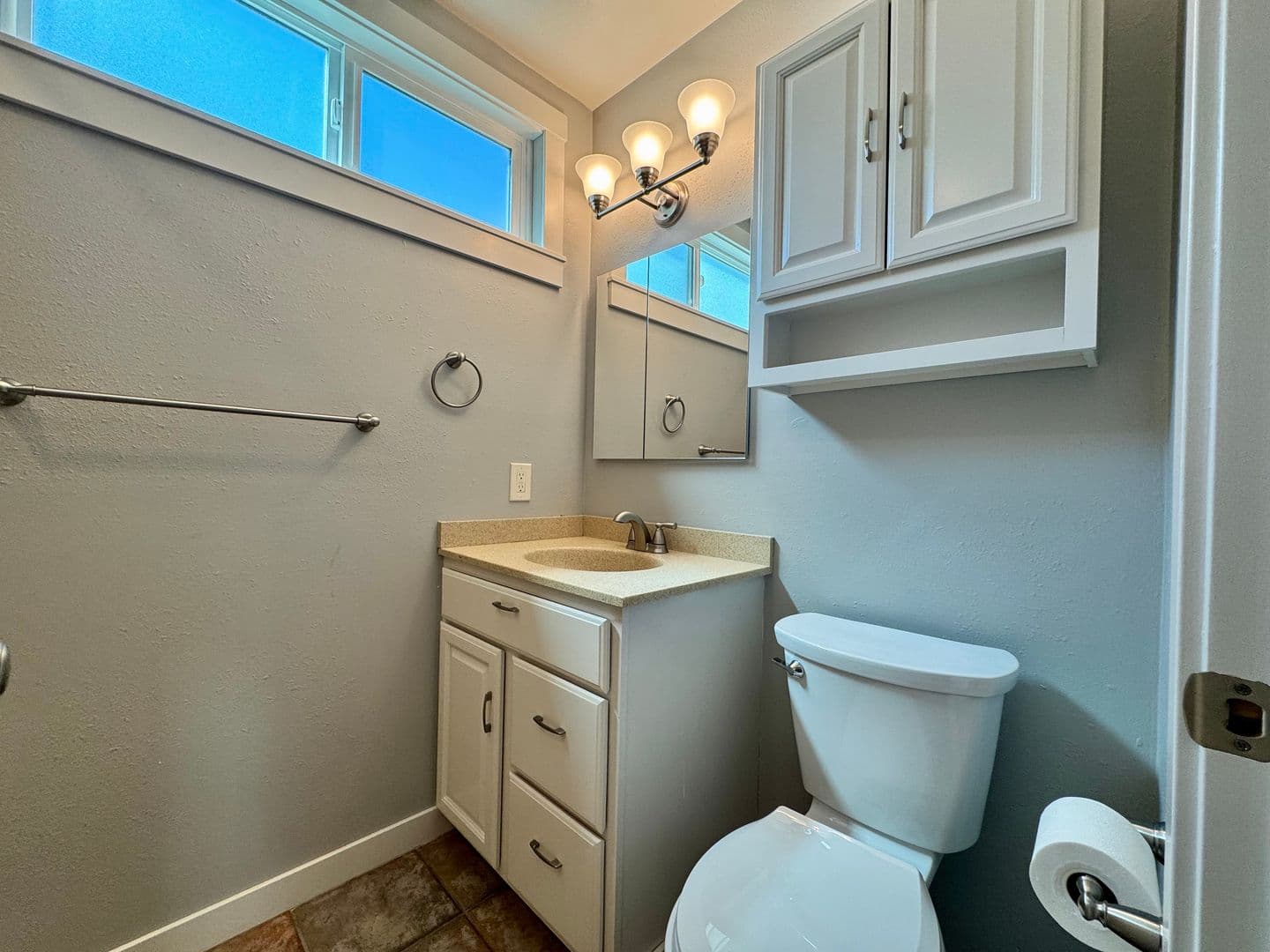 Poway House: 13502 Los Olivos Ave