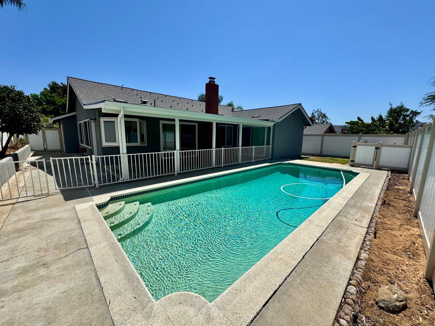 Poway House: 13502 Los Olivos Ave