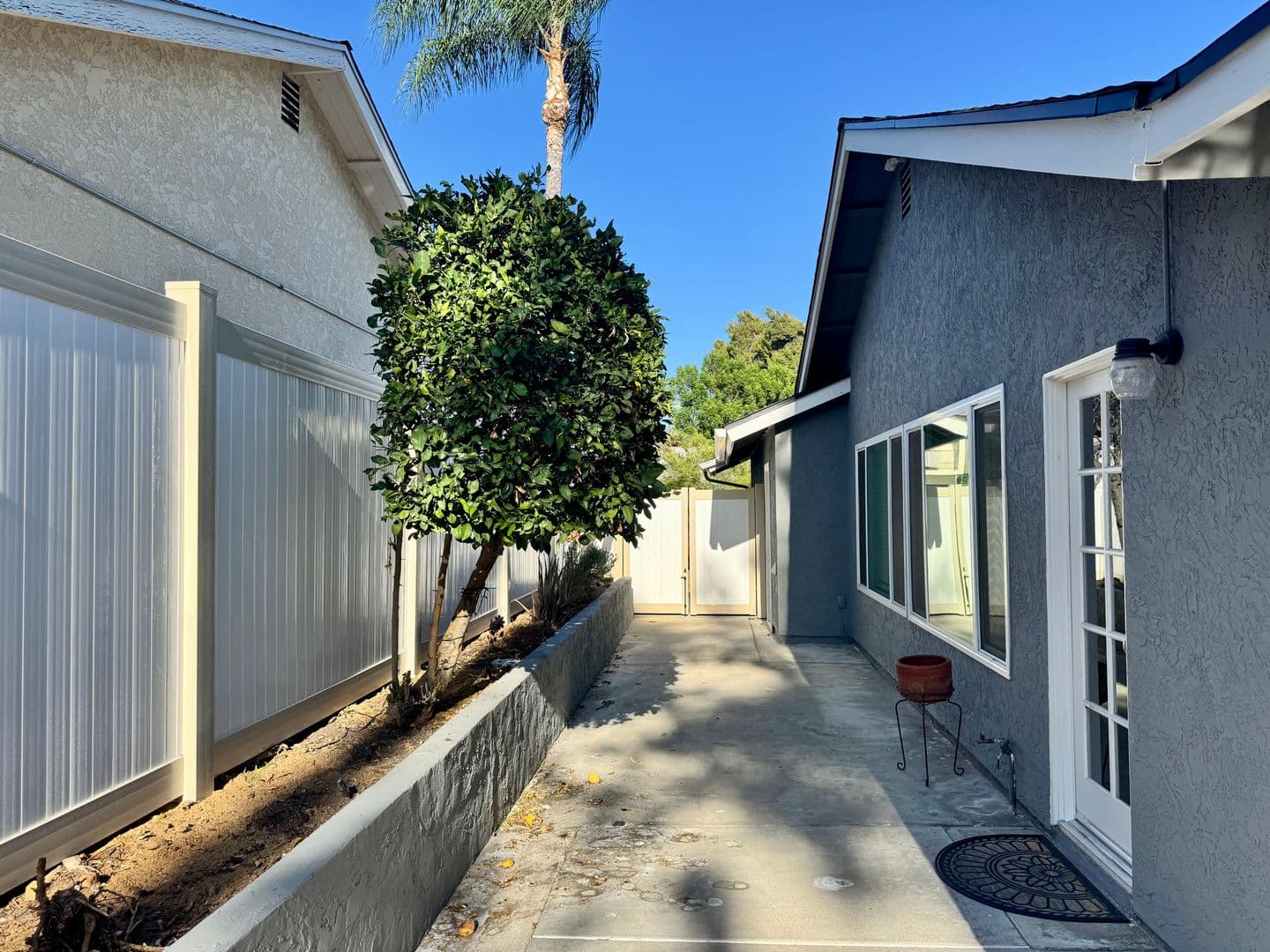 Poway House: 13502 Los Olivos Ave