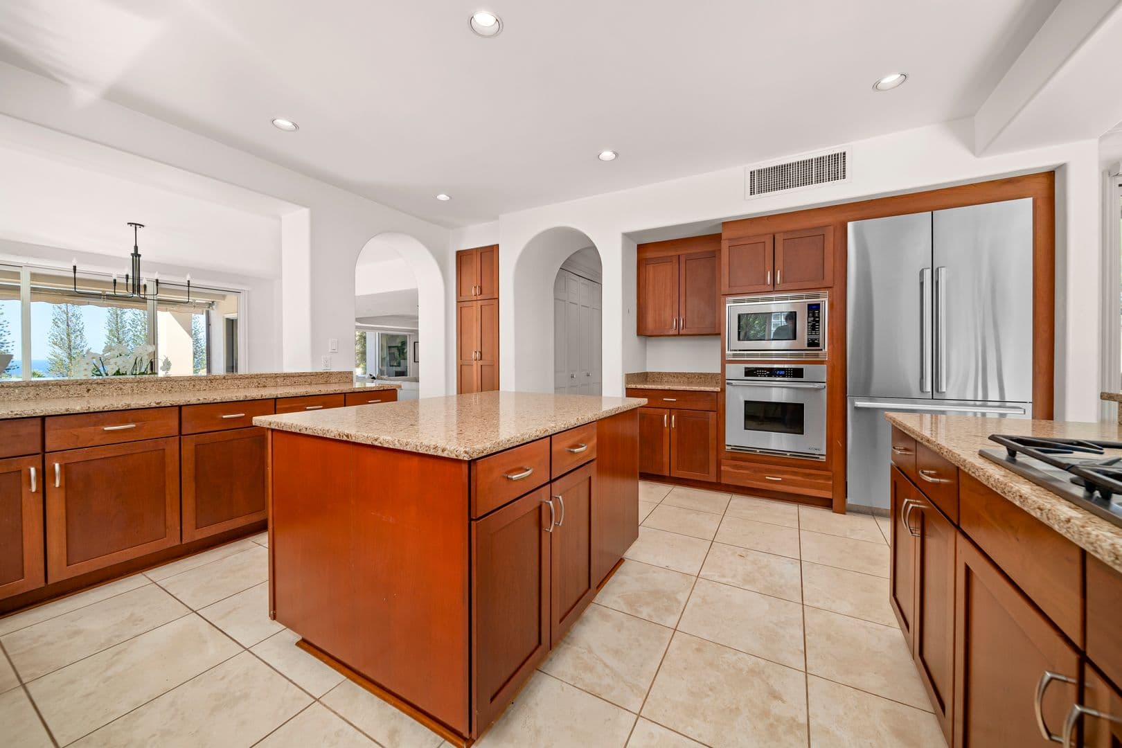 Lahaina House: 324 COOK PINE DR