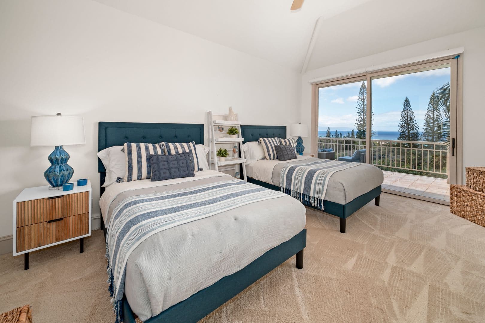 Lahaina House: 324 COOK PINE DR
