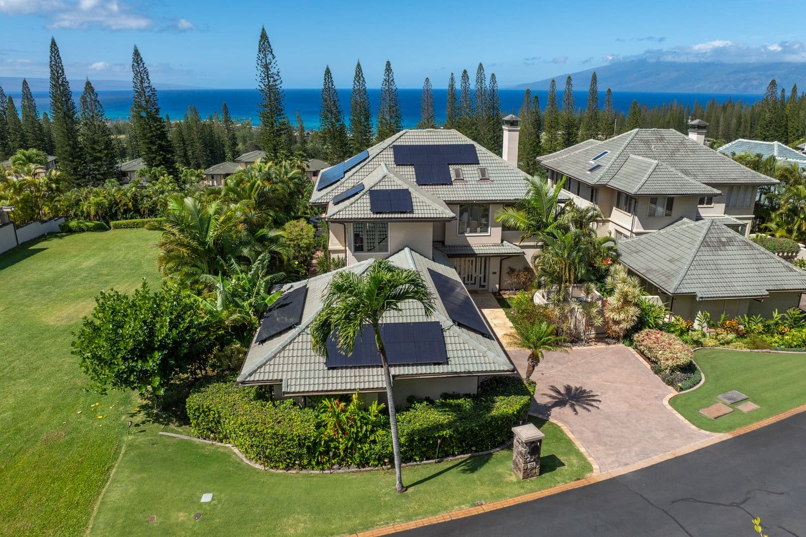 Lahaina House: 324 COOK PINE DR