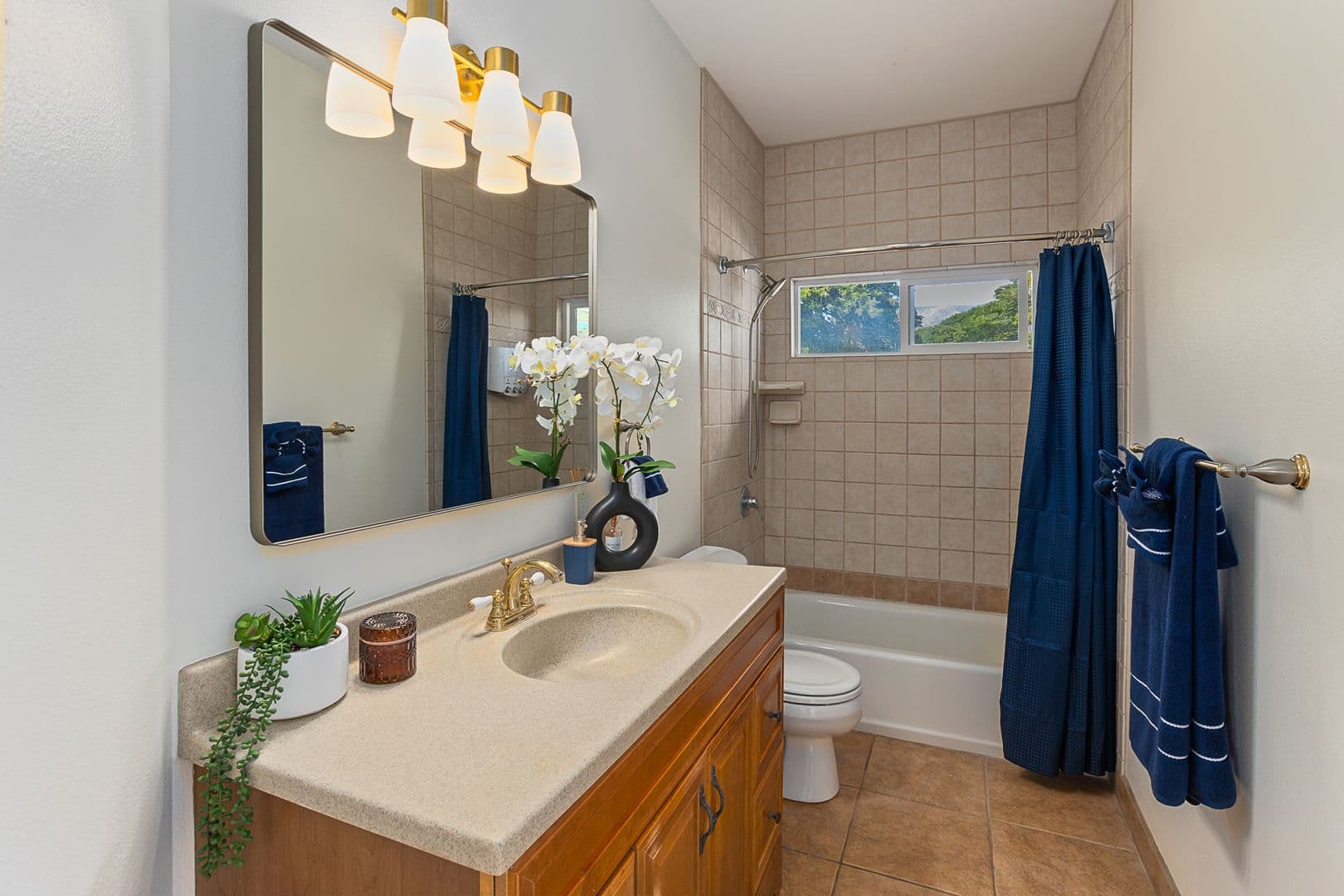 Lahaina House: 68 Awaiku St Unit B