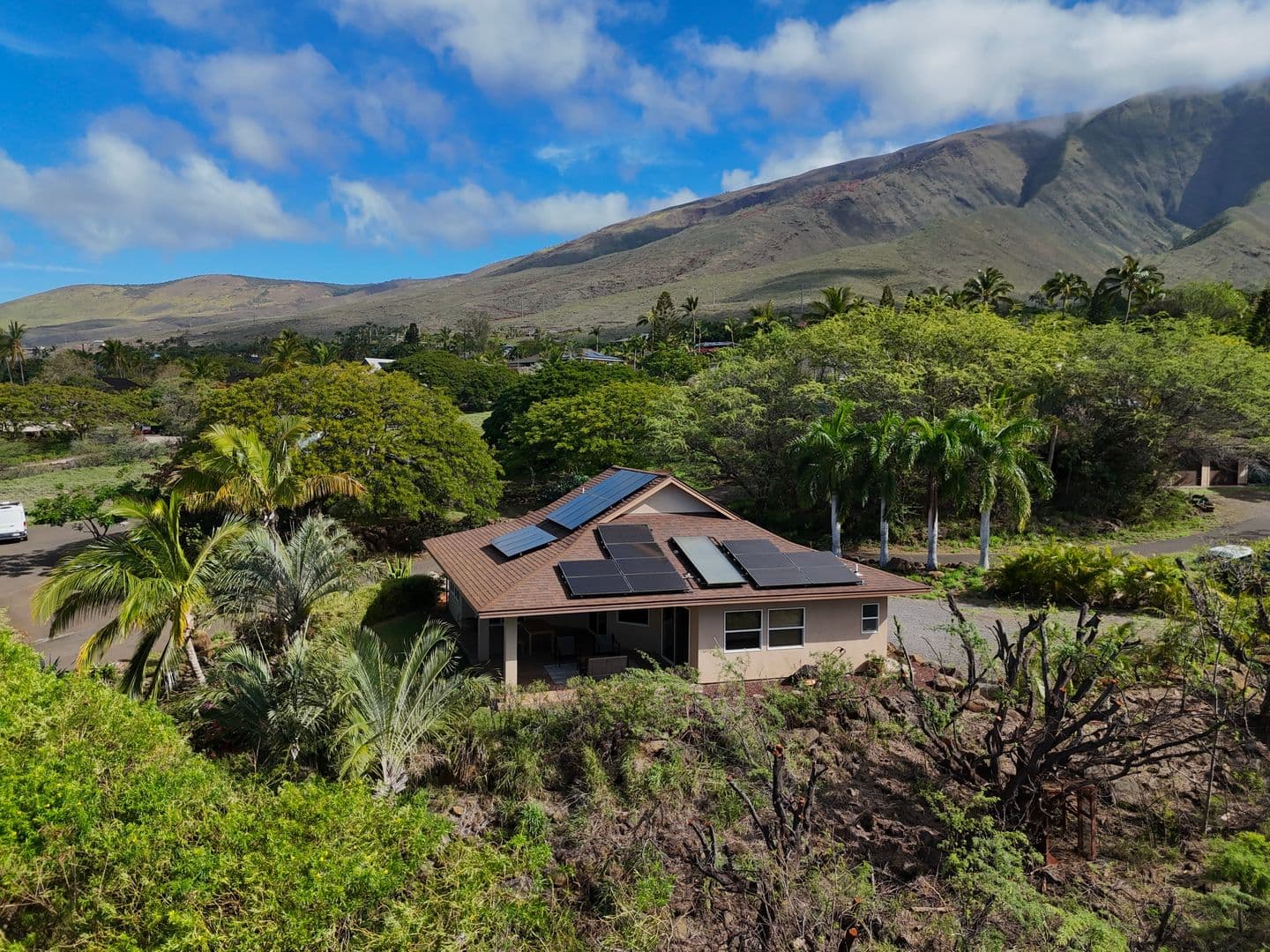 Lahaina House: 68 Awaiku St Unit B
