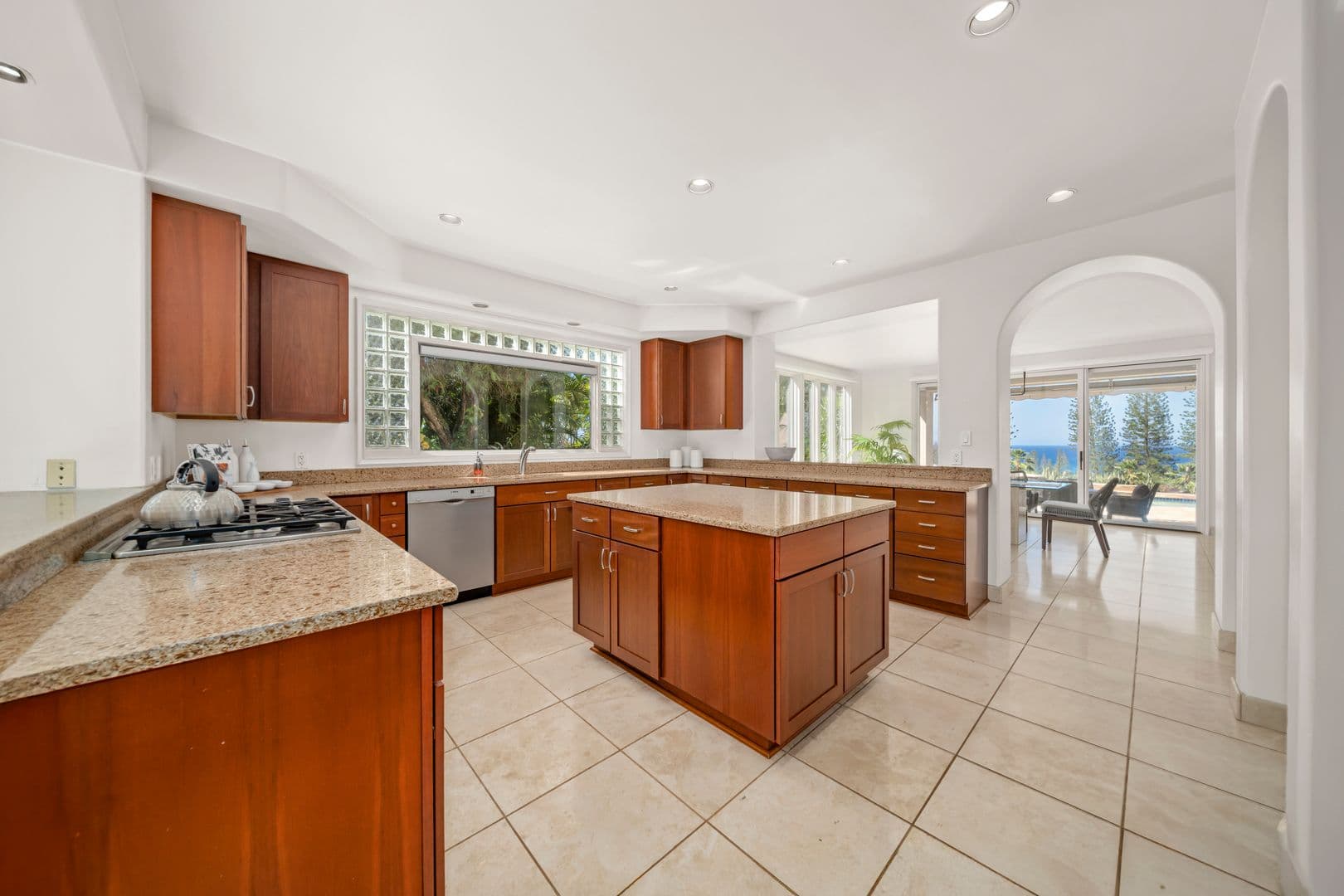 Lahaina House: 324 COOK PINE DR