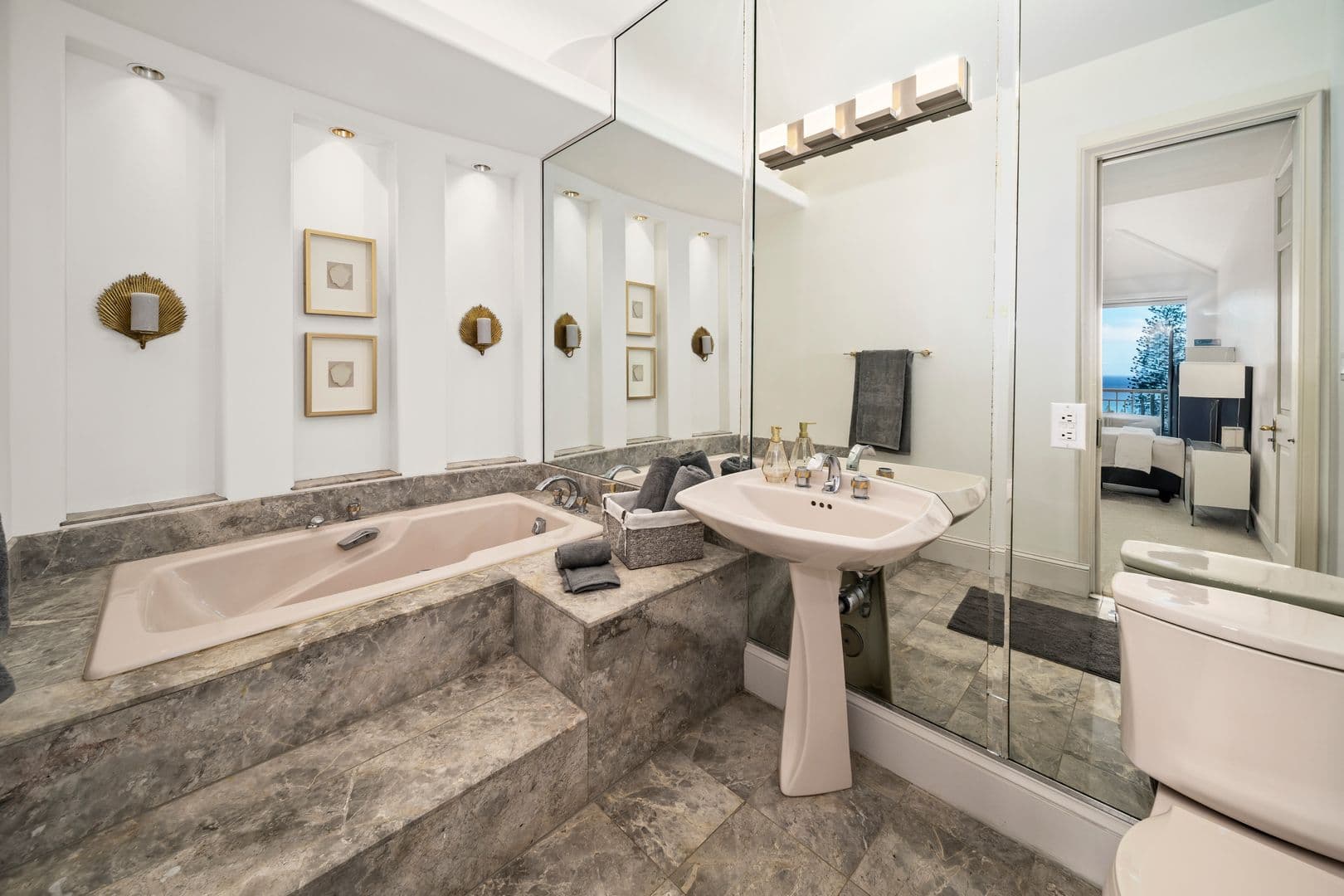 Lahaina House: 324 COOK PINE DR