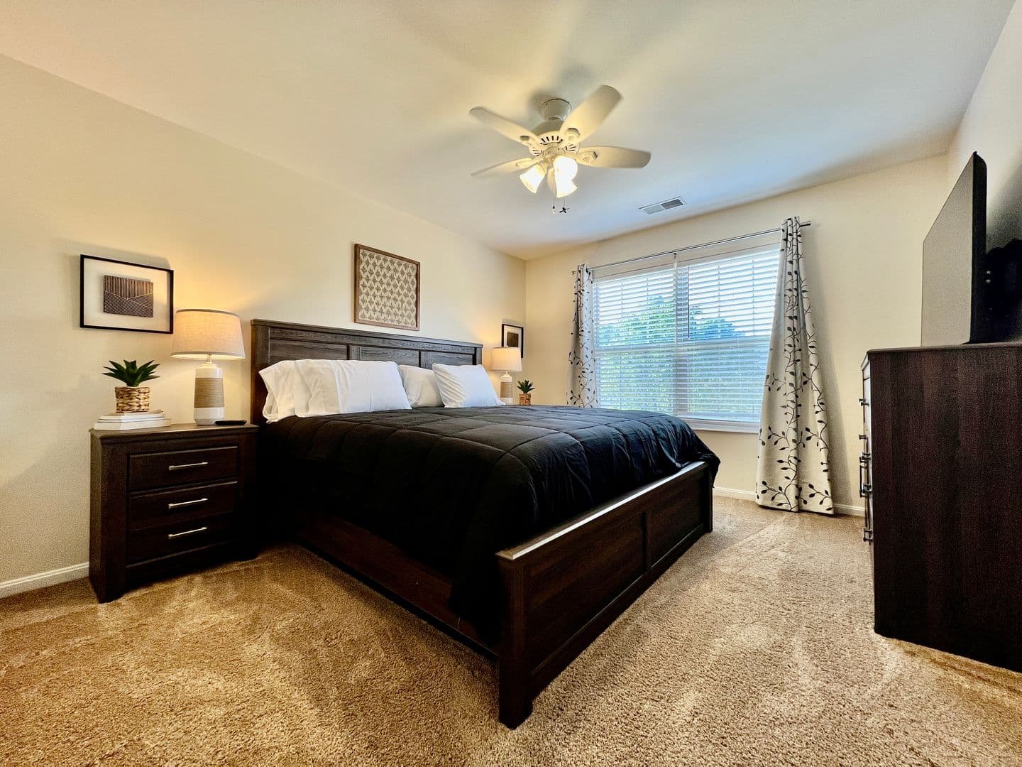 Mason House: 6608 Rosemont Lane