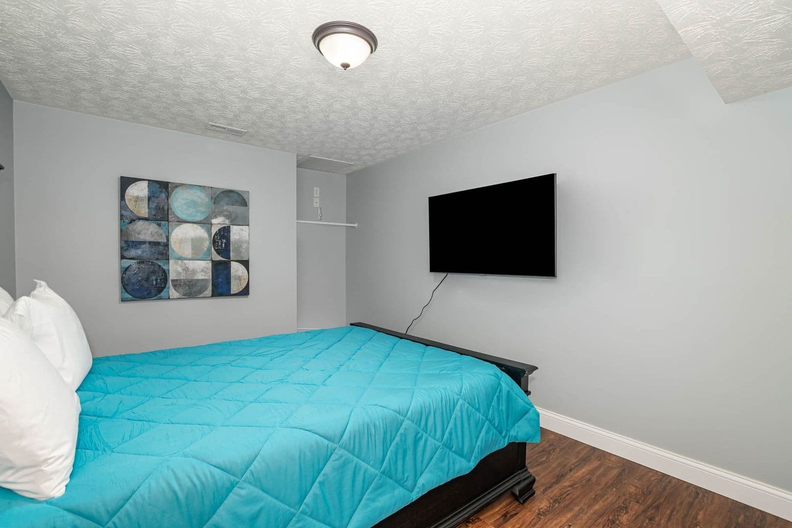 Centerville House: 9287 Maxwells Xing