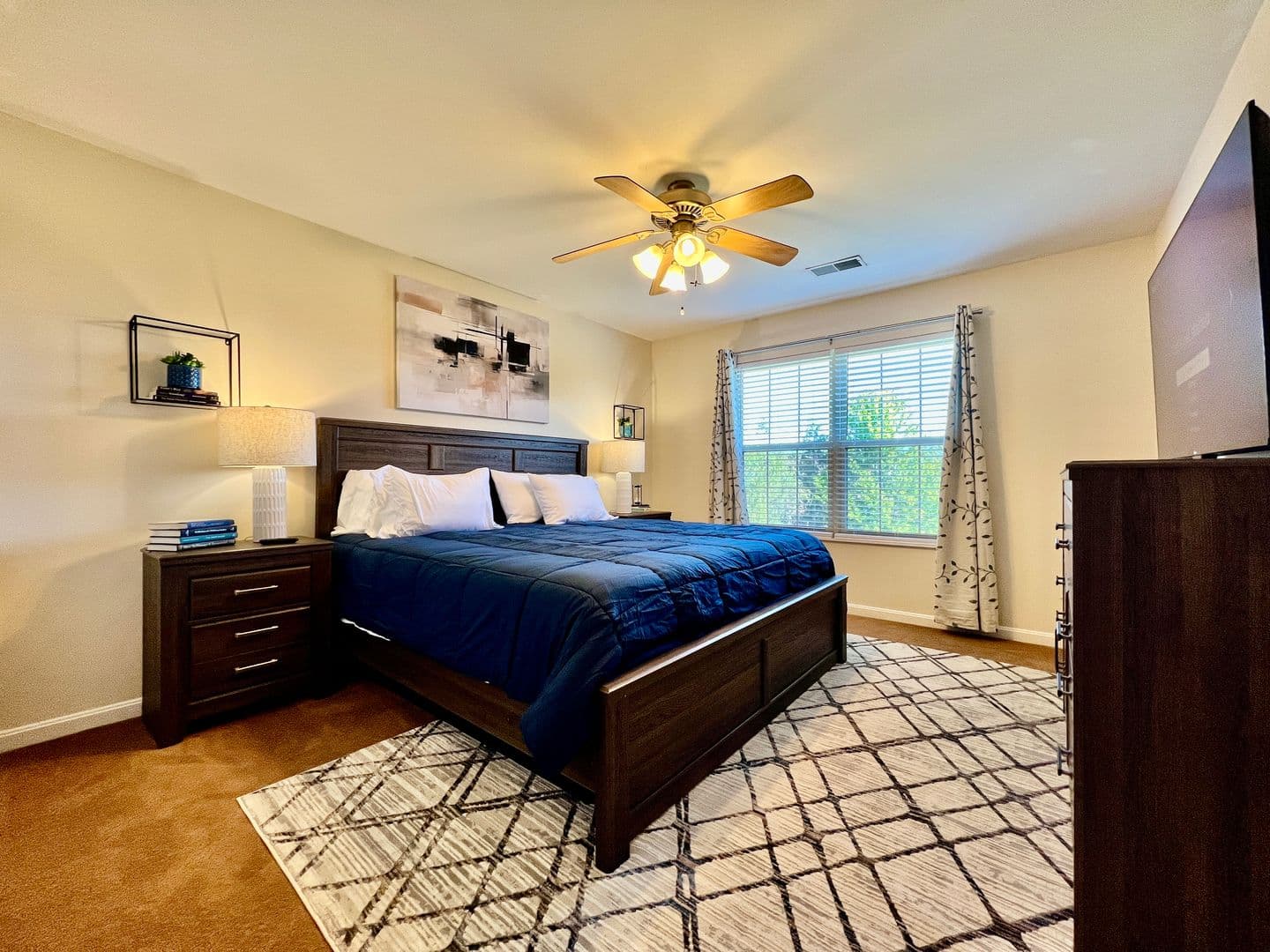 Mason House: 6608 Rosemont Lane