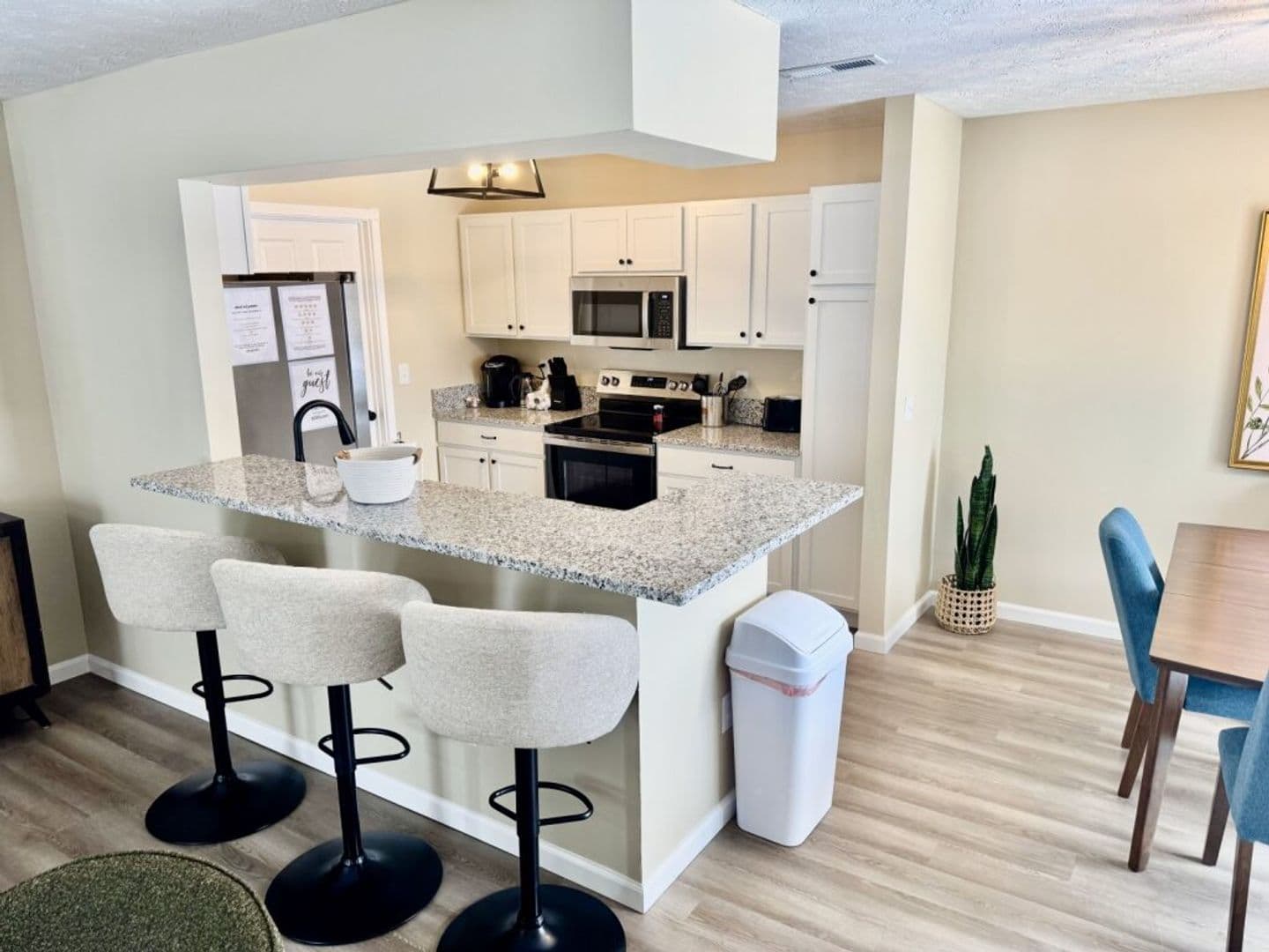 Trenton House: 930 Leora Drive
