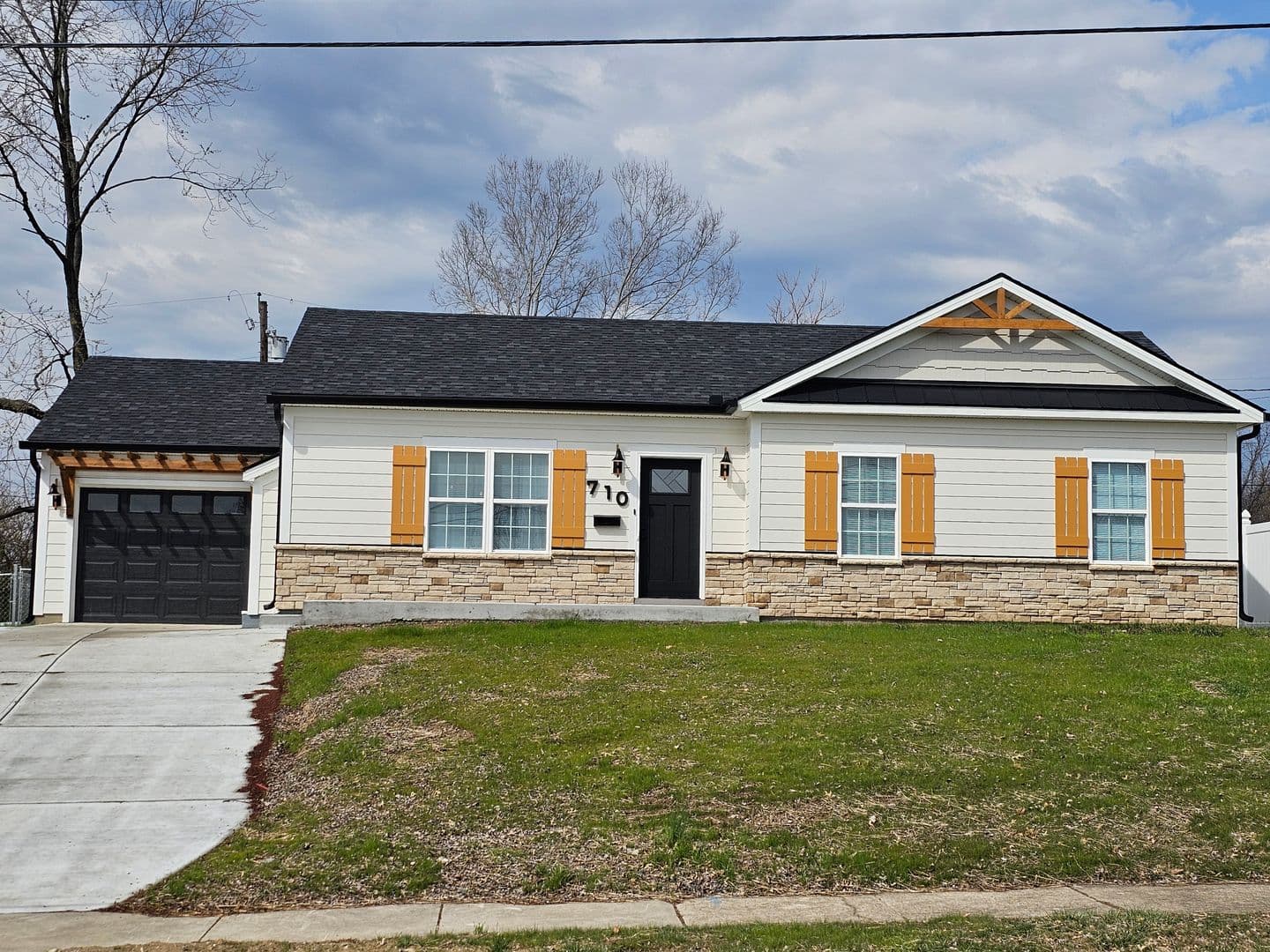 Middletown House: 710 Orchard Street