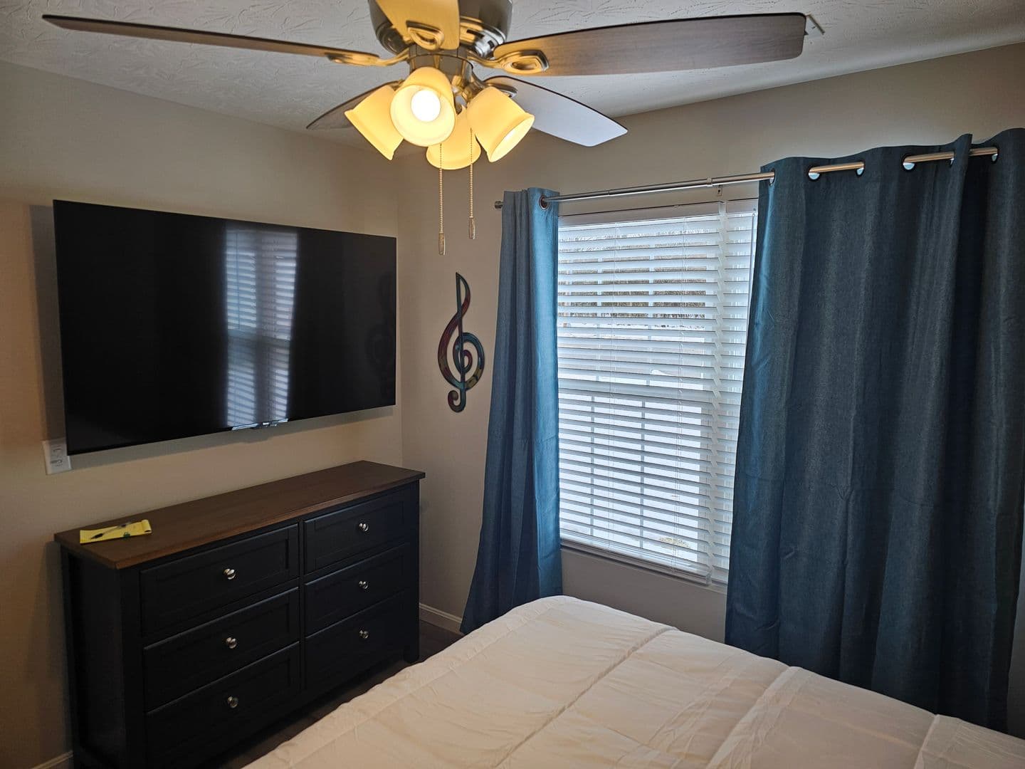 Trenton House: 814 Pierson Road