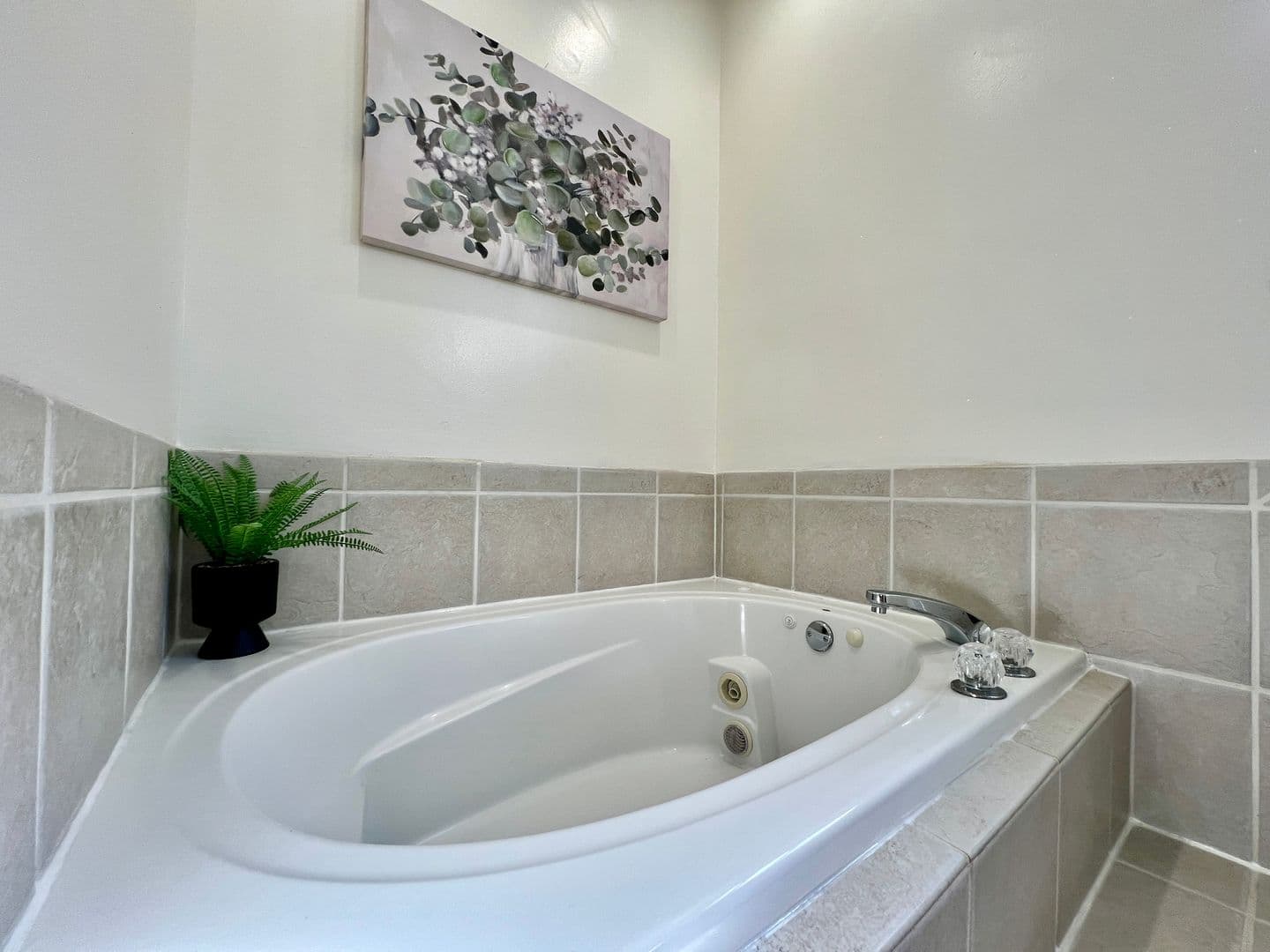 Mason House: 6608 Rosemont Lane
