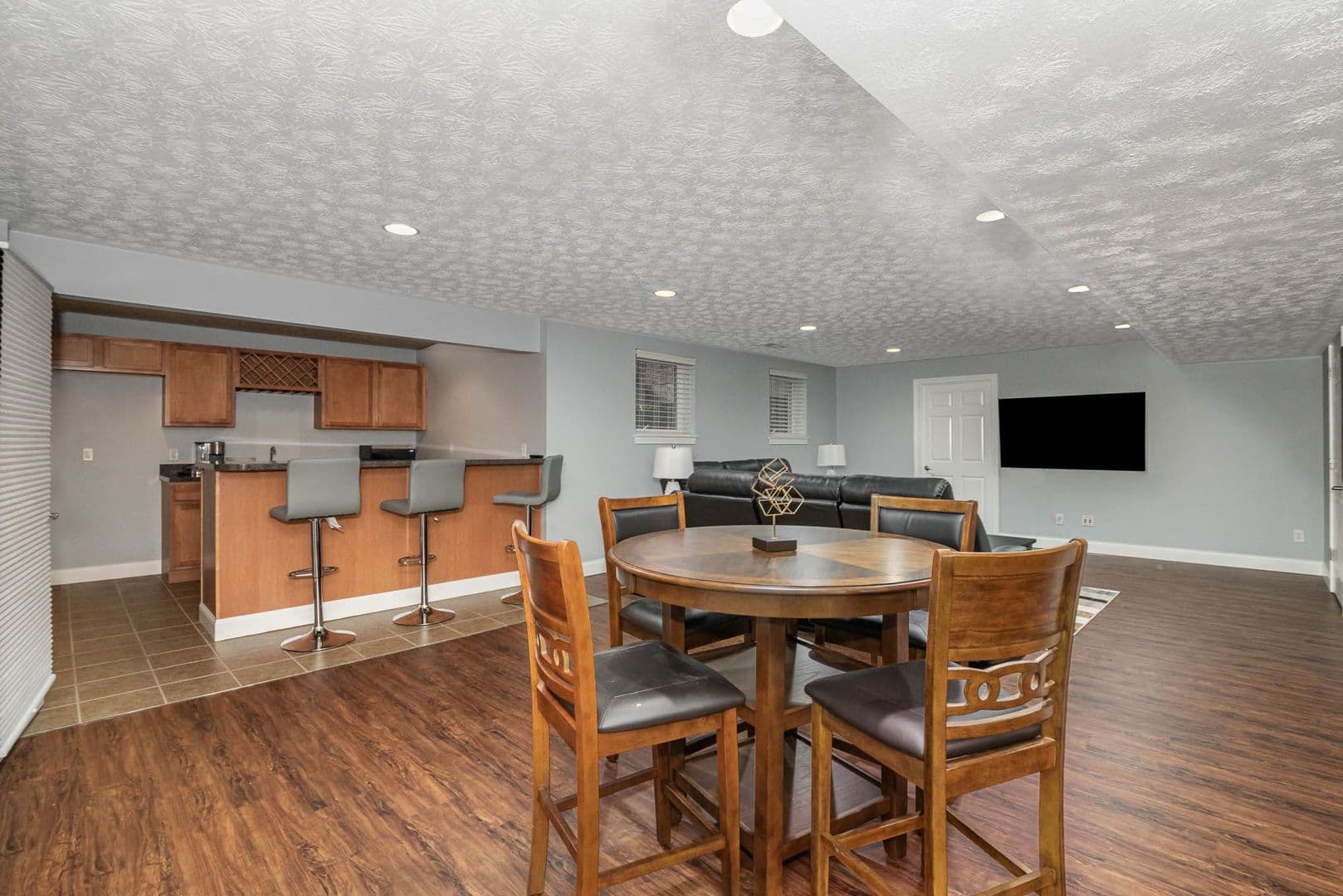 Centerville House: 9287 Maxwells Xing