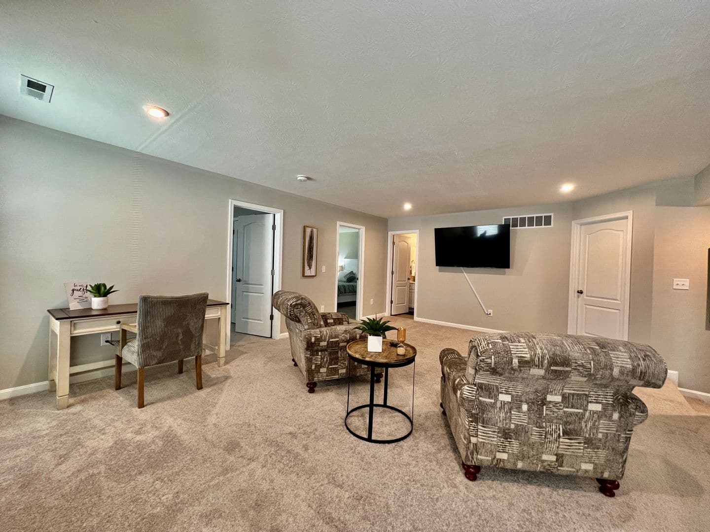 Lebanon House: 952 Southline Drive