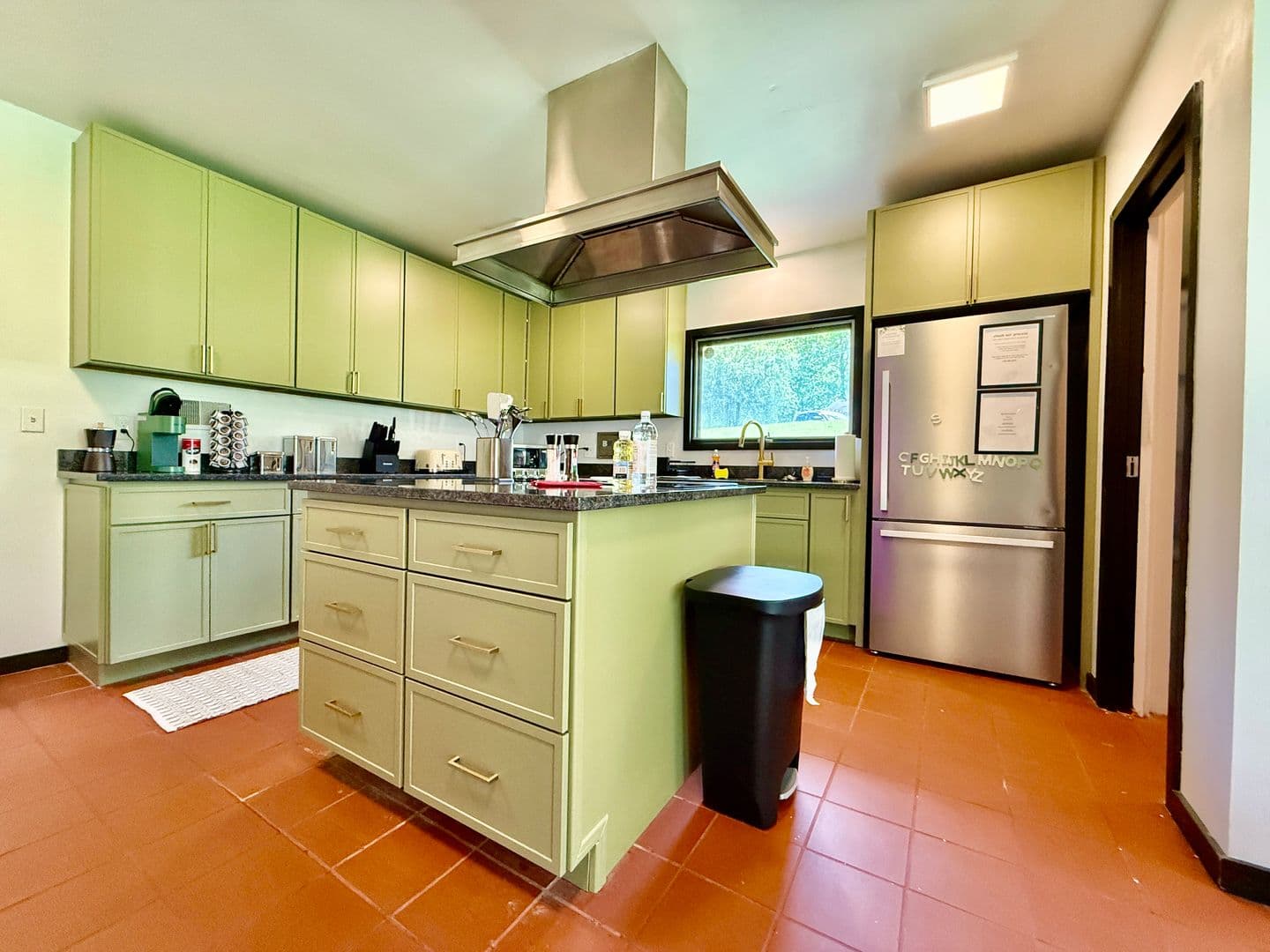 Dayton House: 527 Valewood Lane