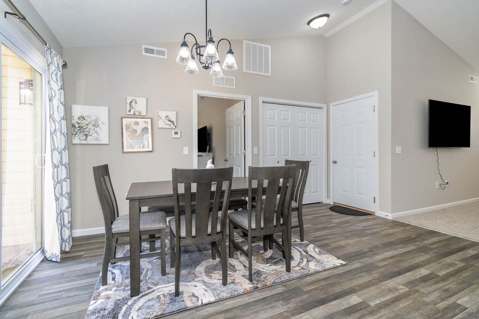 Hamilton House: 10 E Persimmon Drive