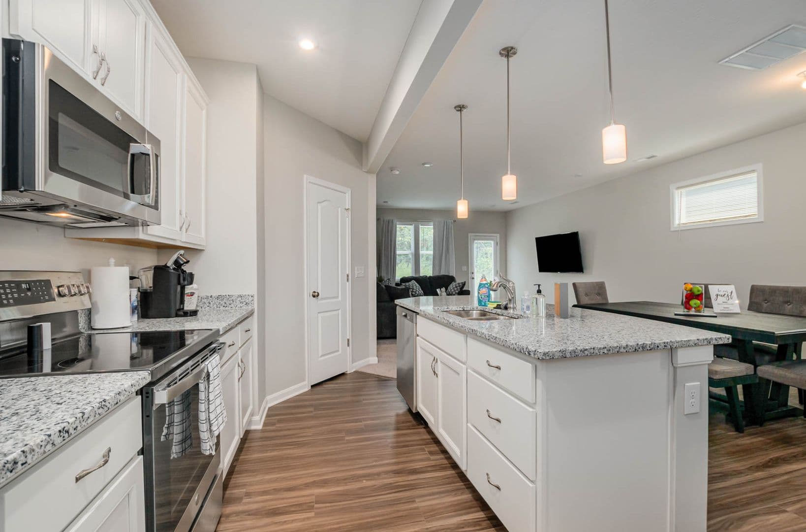 Lebanon House: 950 Southline Drive