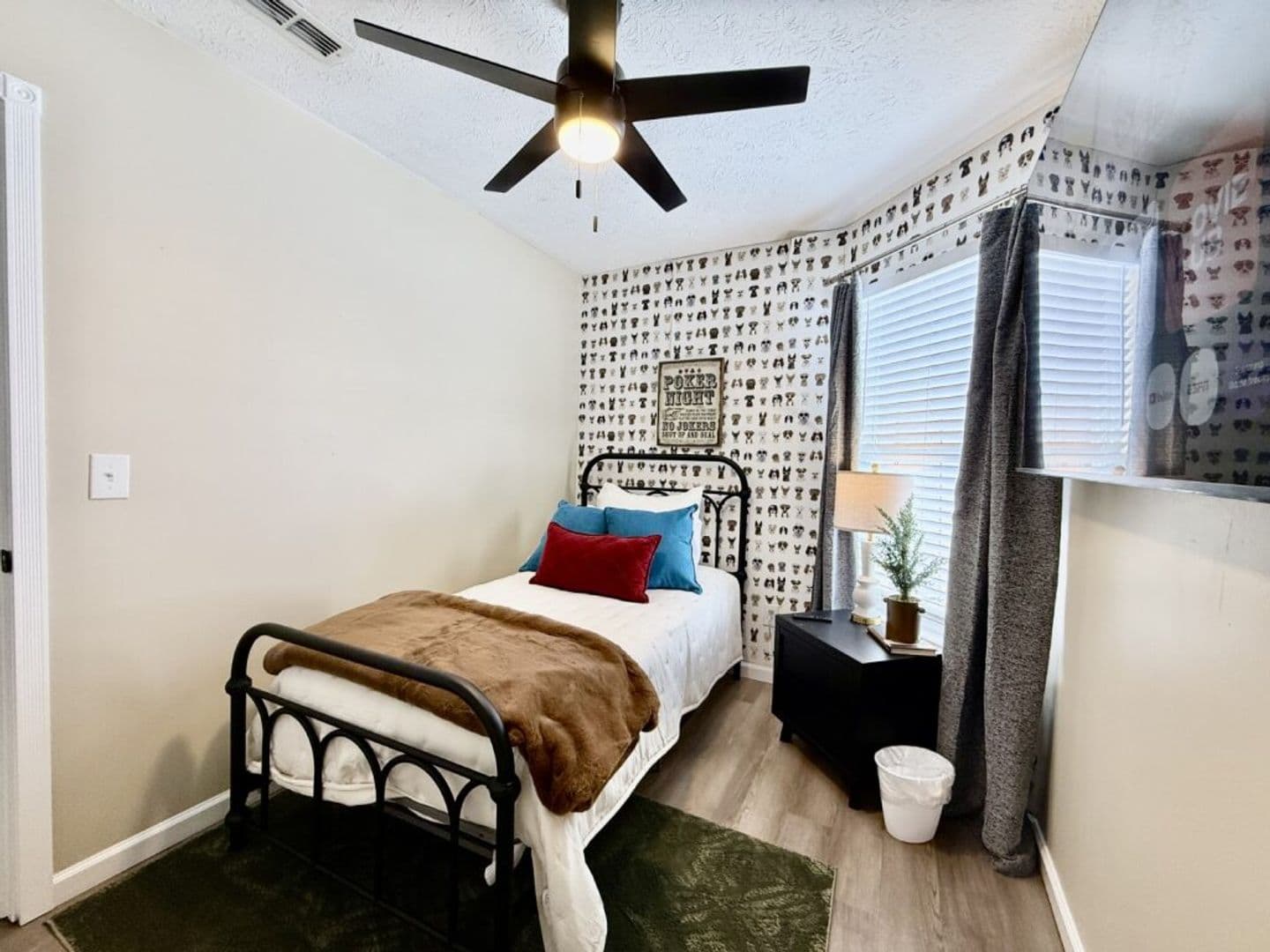 Trenton House: 930 Leora Drive
