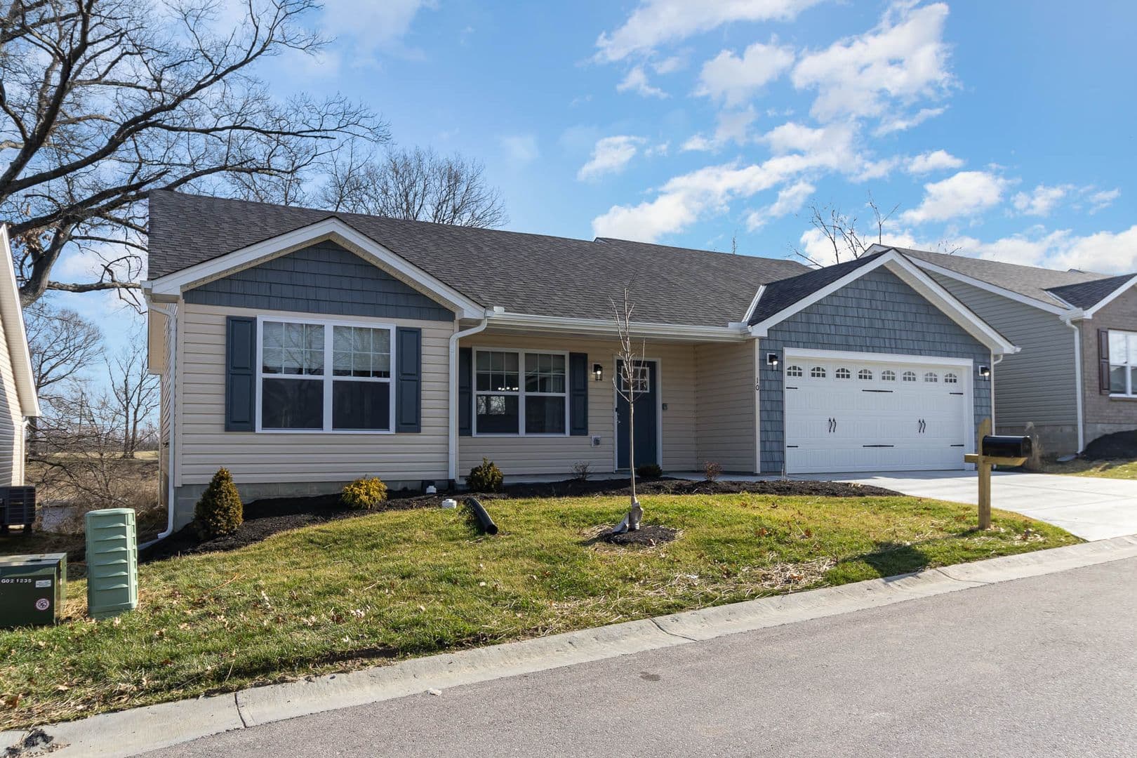 Hamilton House: 10 E Persimmon Drive