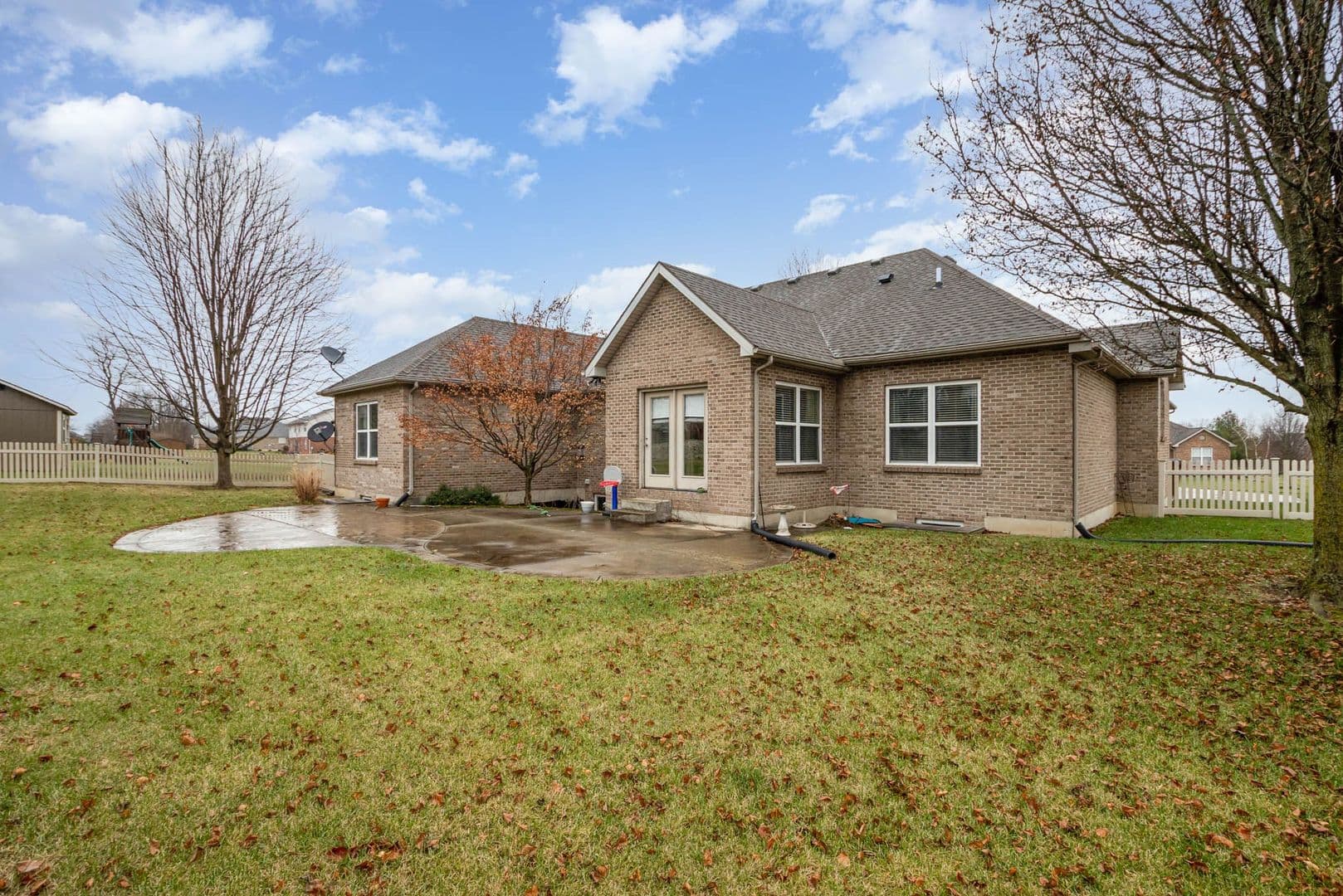 Centerville House: 9287 Maxwells Xing