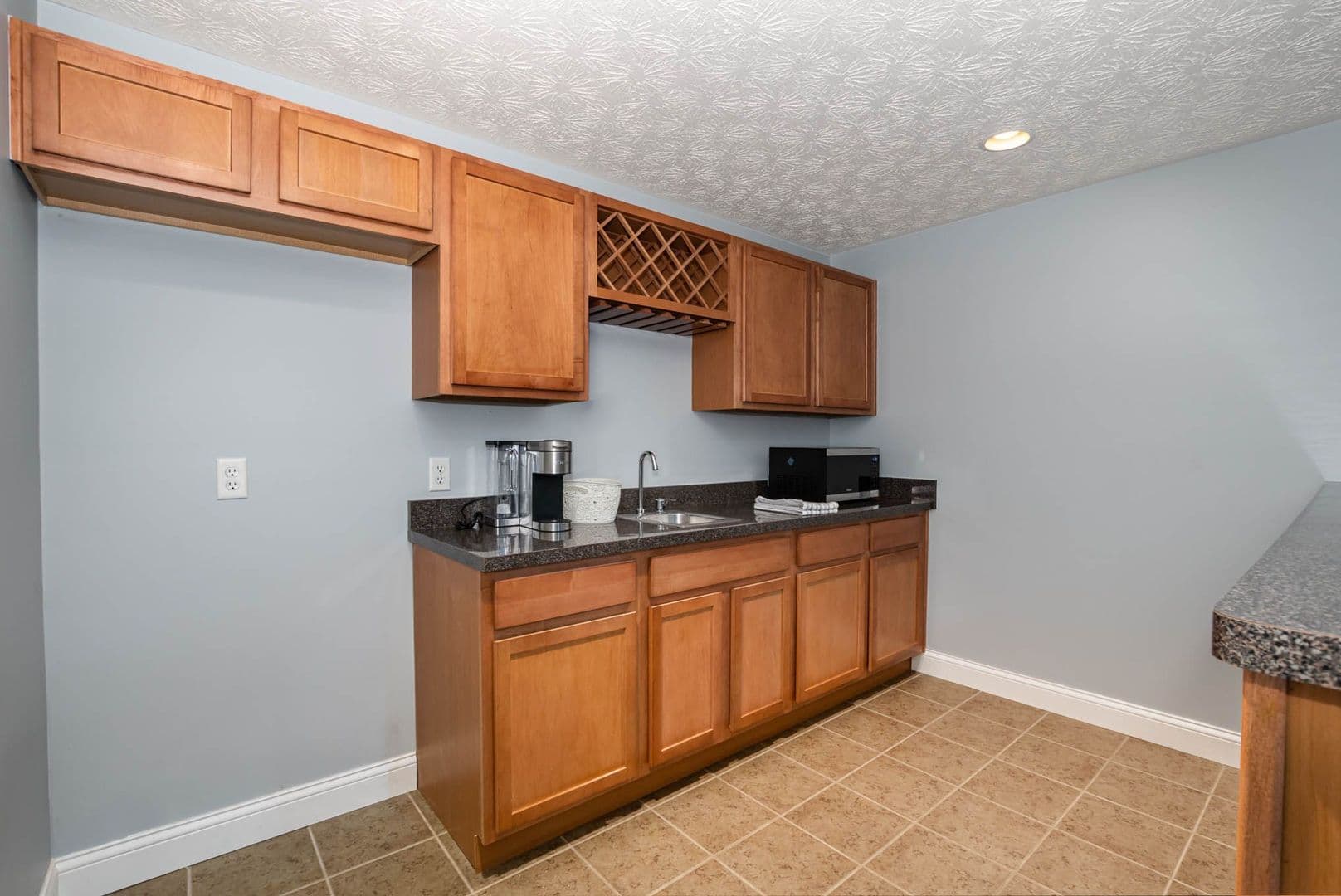 Centerville House: 9287 Maxwells Xing