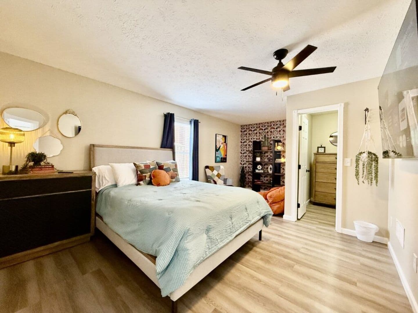 Trenton House: 930 Leora Drive