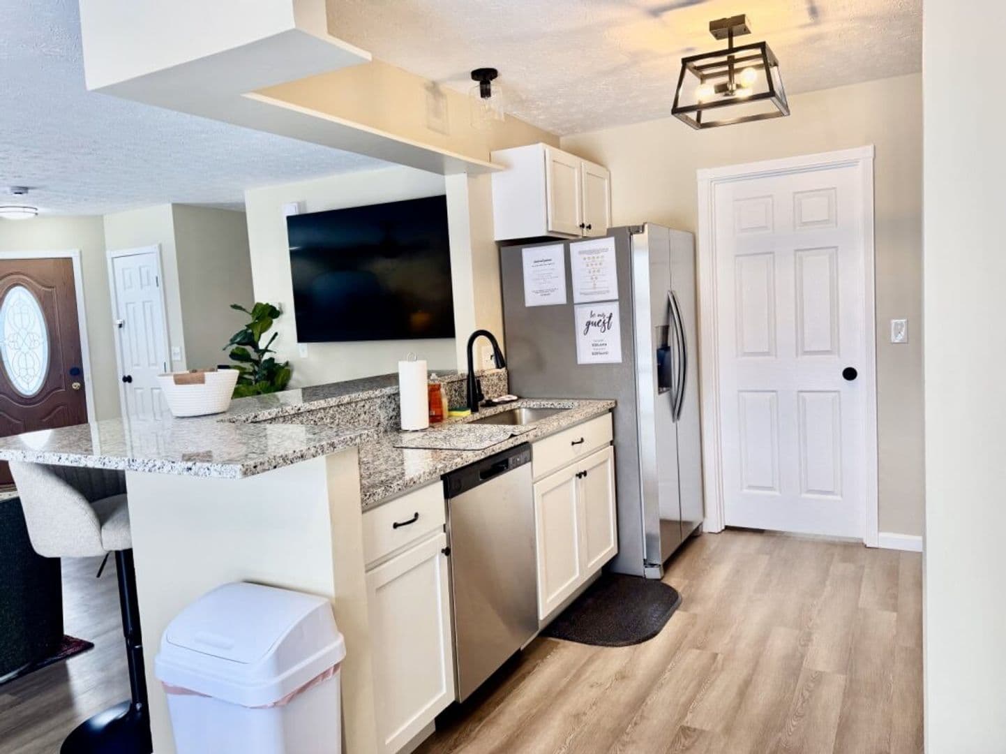 Trenton House: 930 Leora Drive