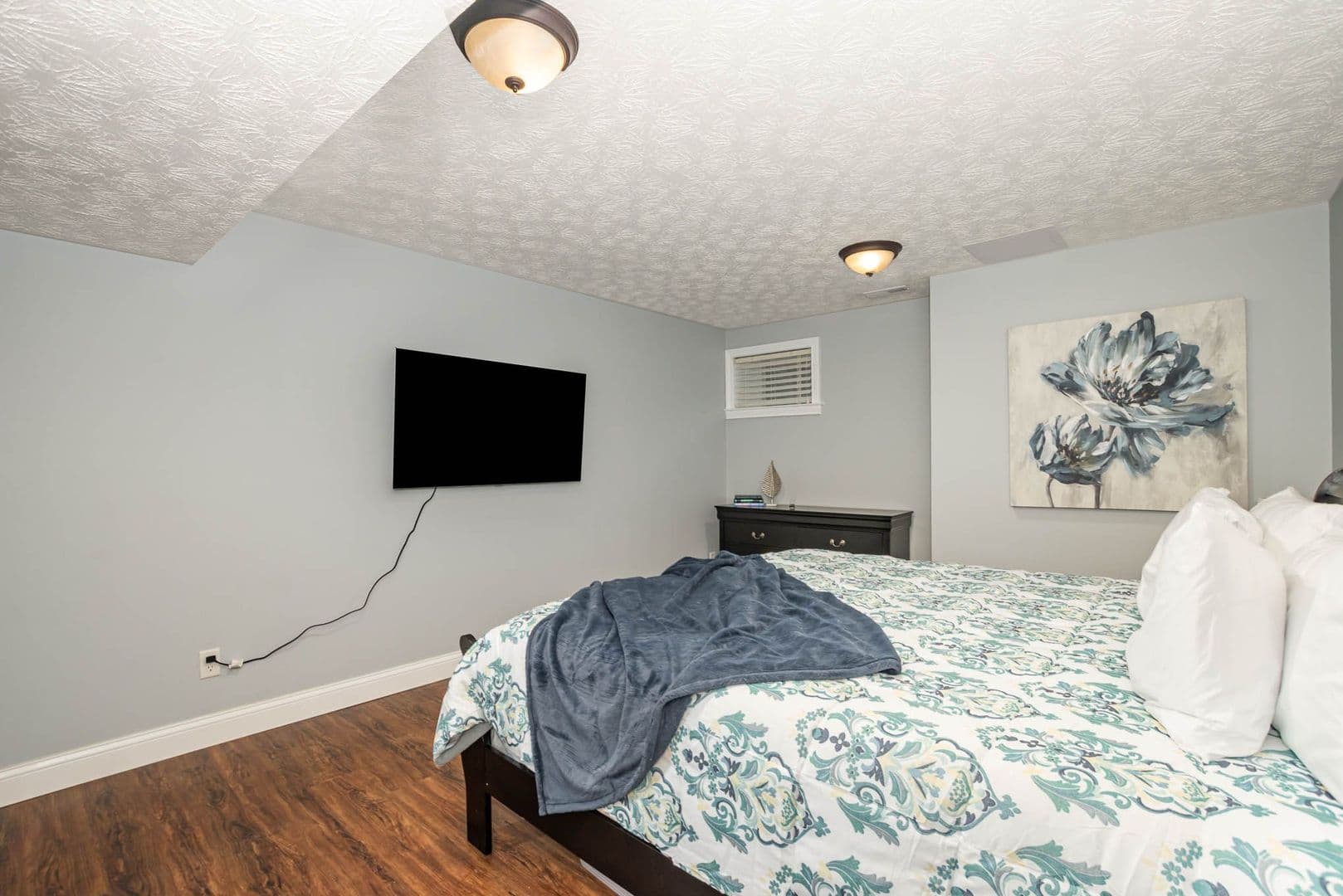 Centerville House: 9287 Maxwells Xing