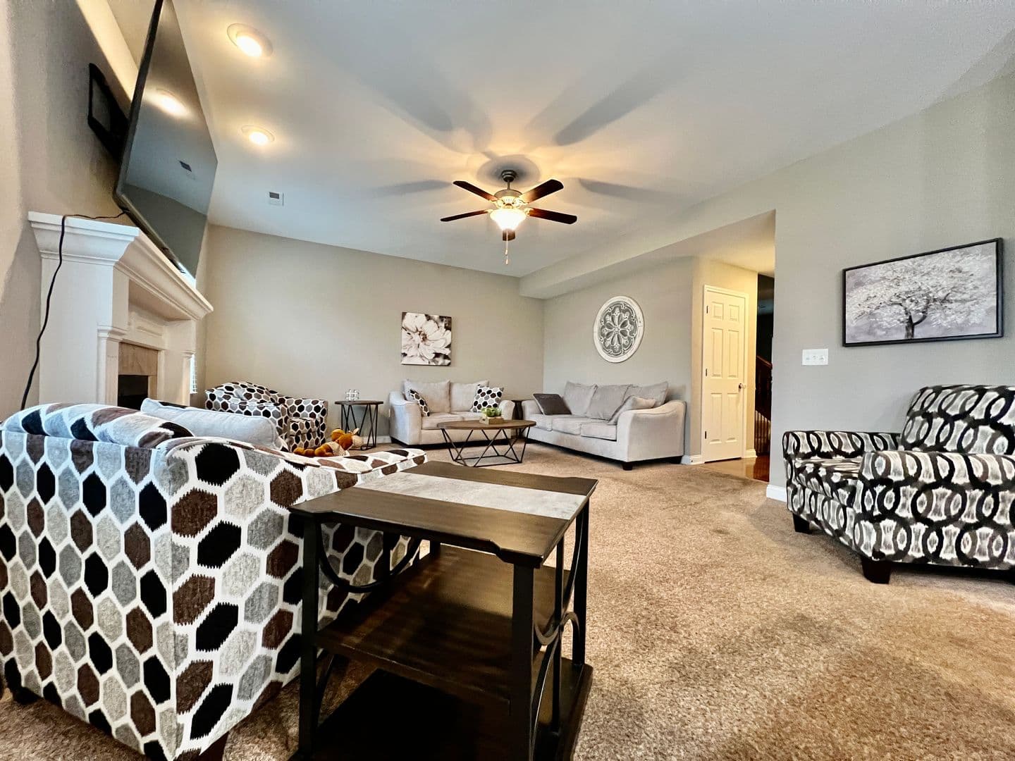 Lebanon House: 1860 Red Sage Court