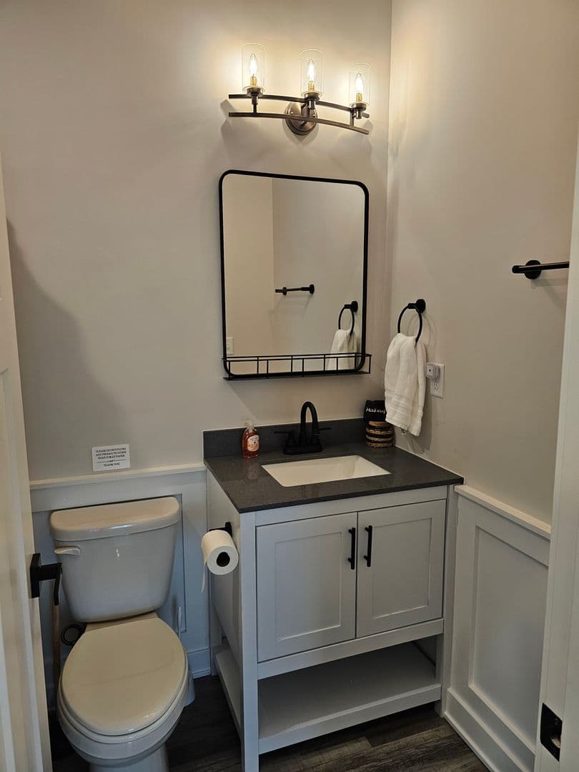 Middletown House: 710 Orchard Street