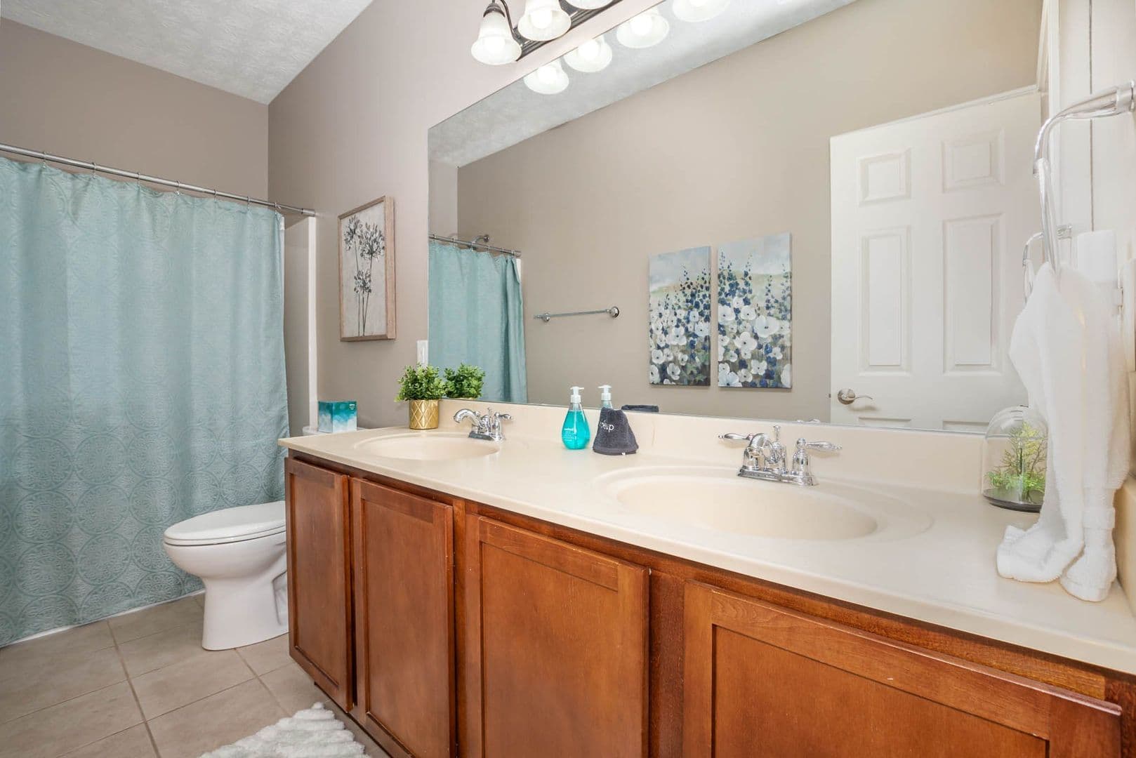 Centerville House: 9287 Maxwells Xing