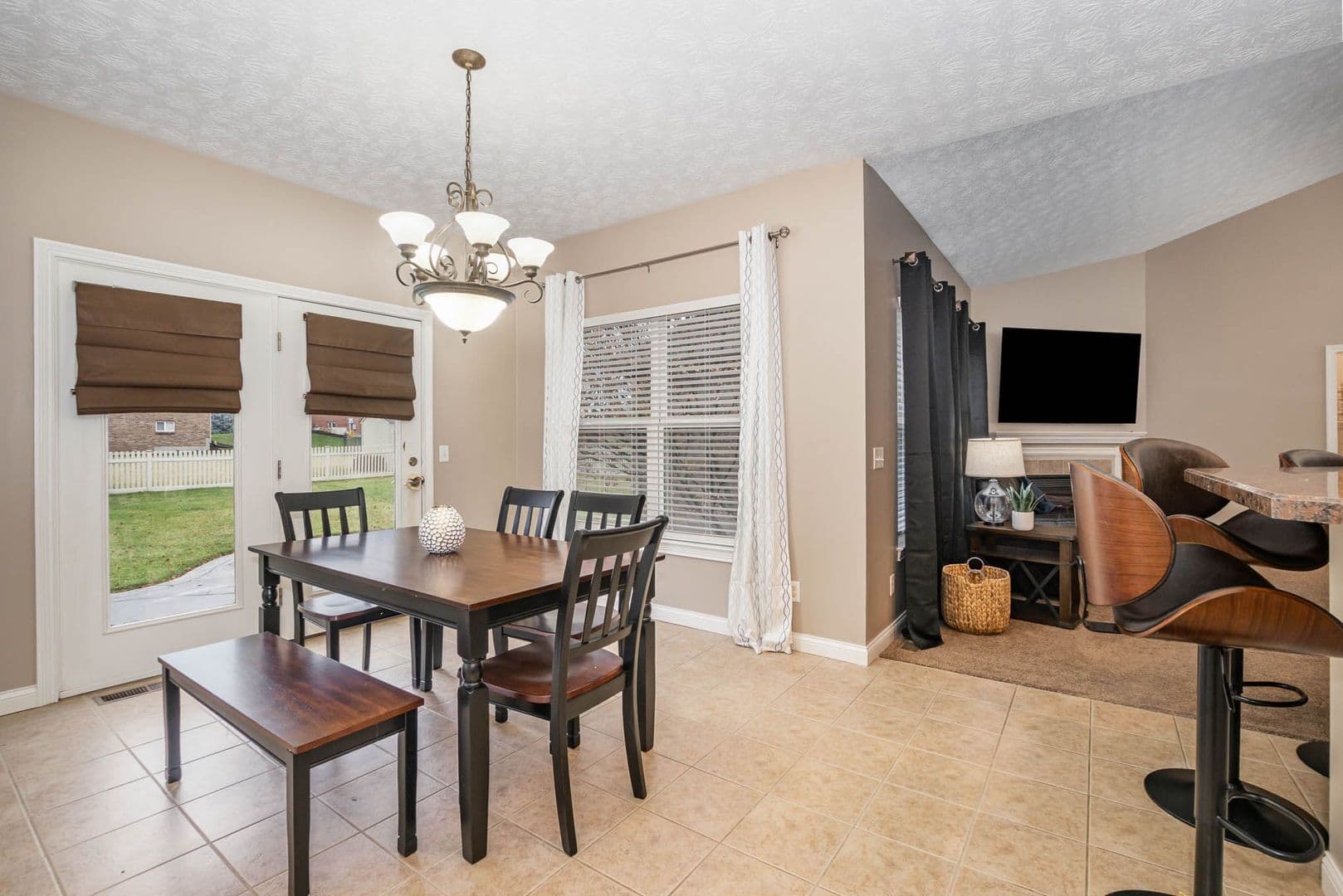 Centerville House: 9287 Maxwells Xing