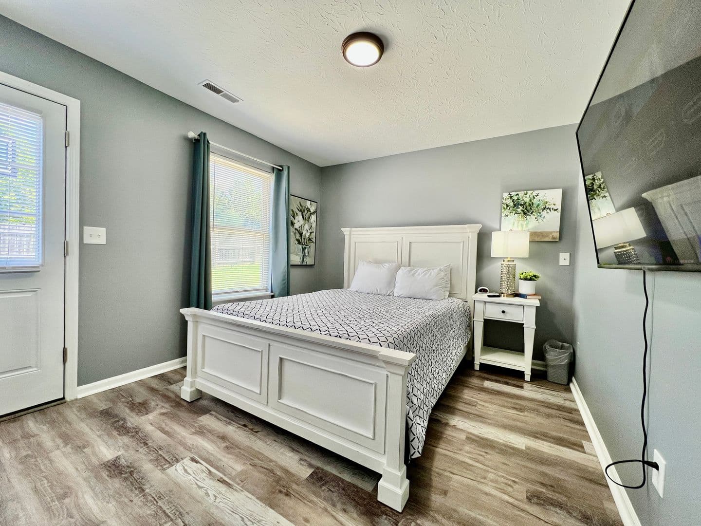 Monroe House: 160 Overbrook Drive