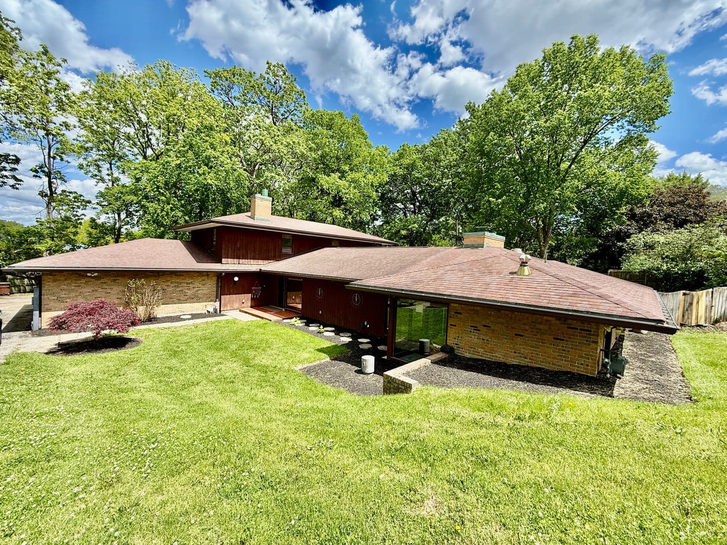 Dayton House: 527 Valewood Lane