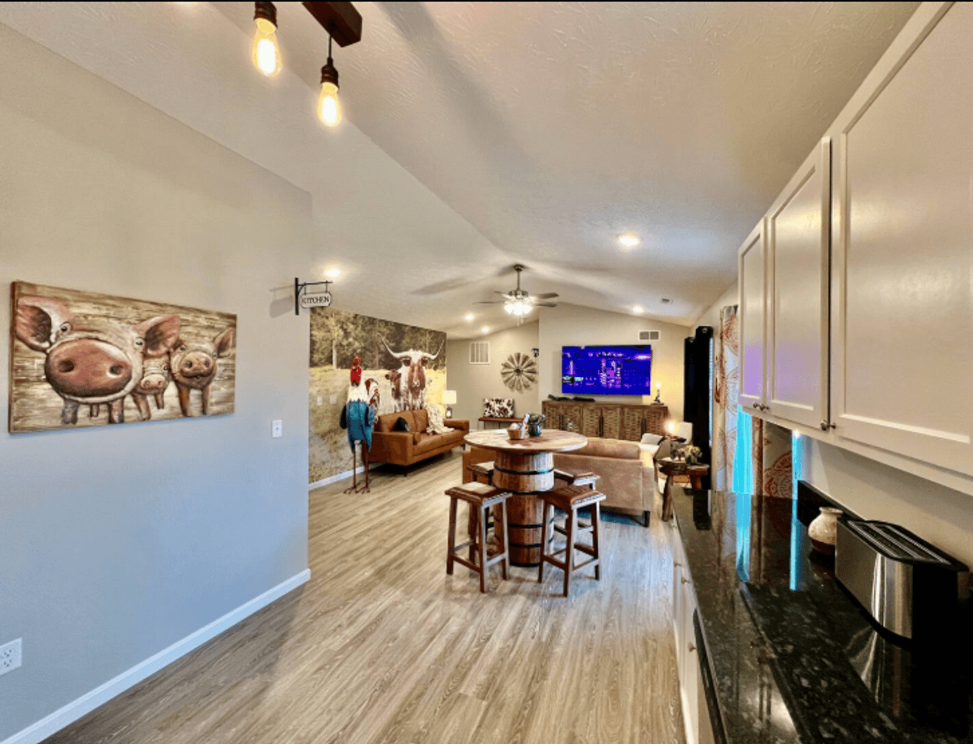 Trenton House: 806 Pierson Road