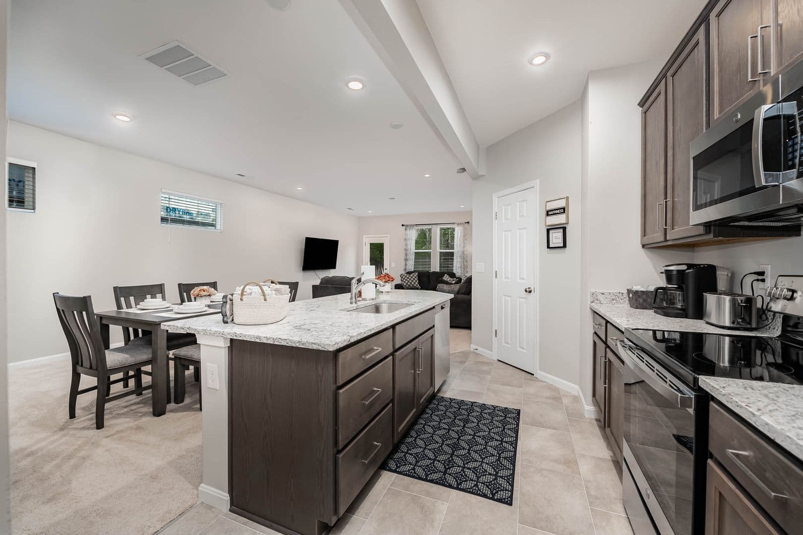 Lebanon House: 948 Southline Drive