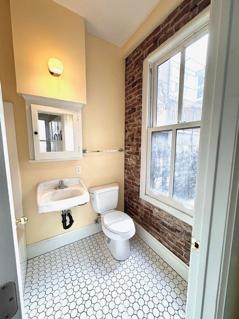 Portland Apartment: 318 NW Broadway