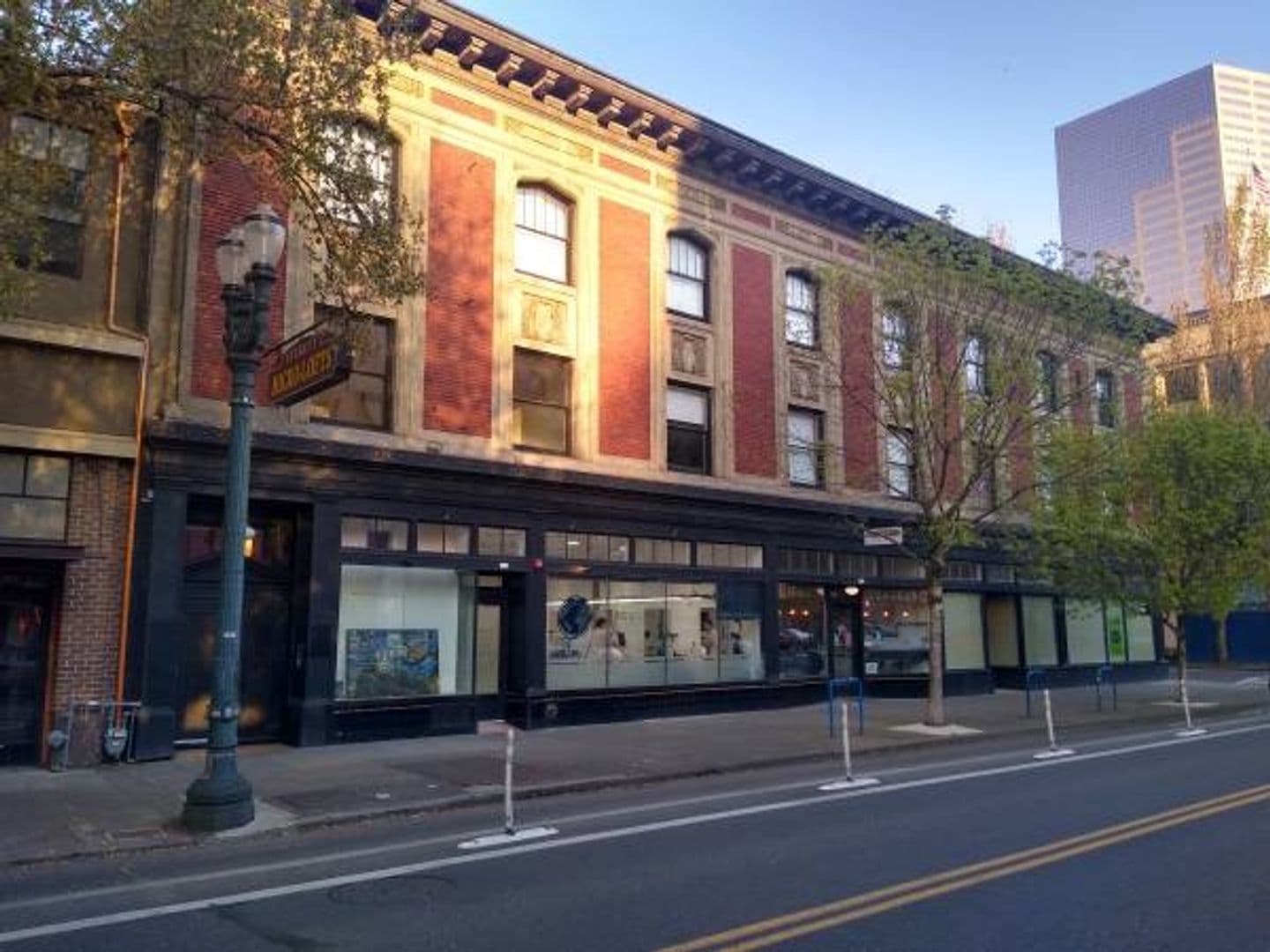 Portland Apartment: 318 NW Broadway
