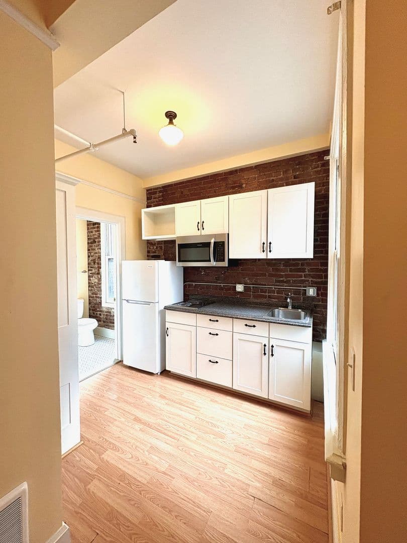 Portland Apartment: 318 NW Broadway