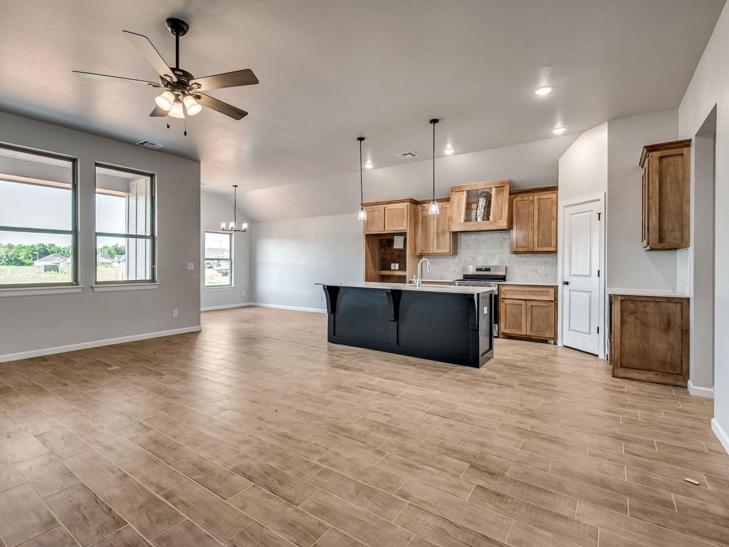 Mustang House: 11704 SW 48th Street