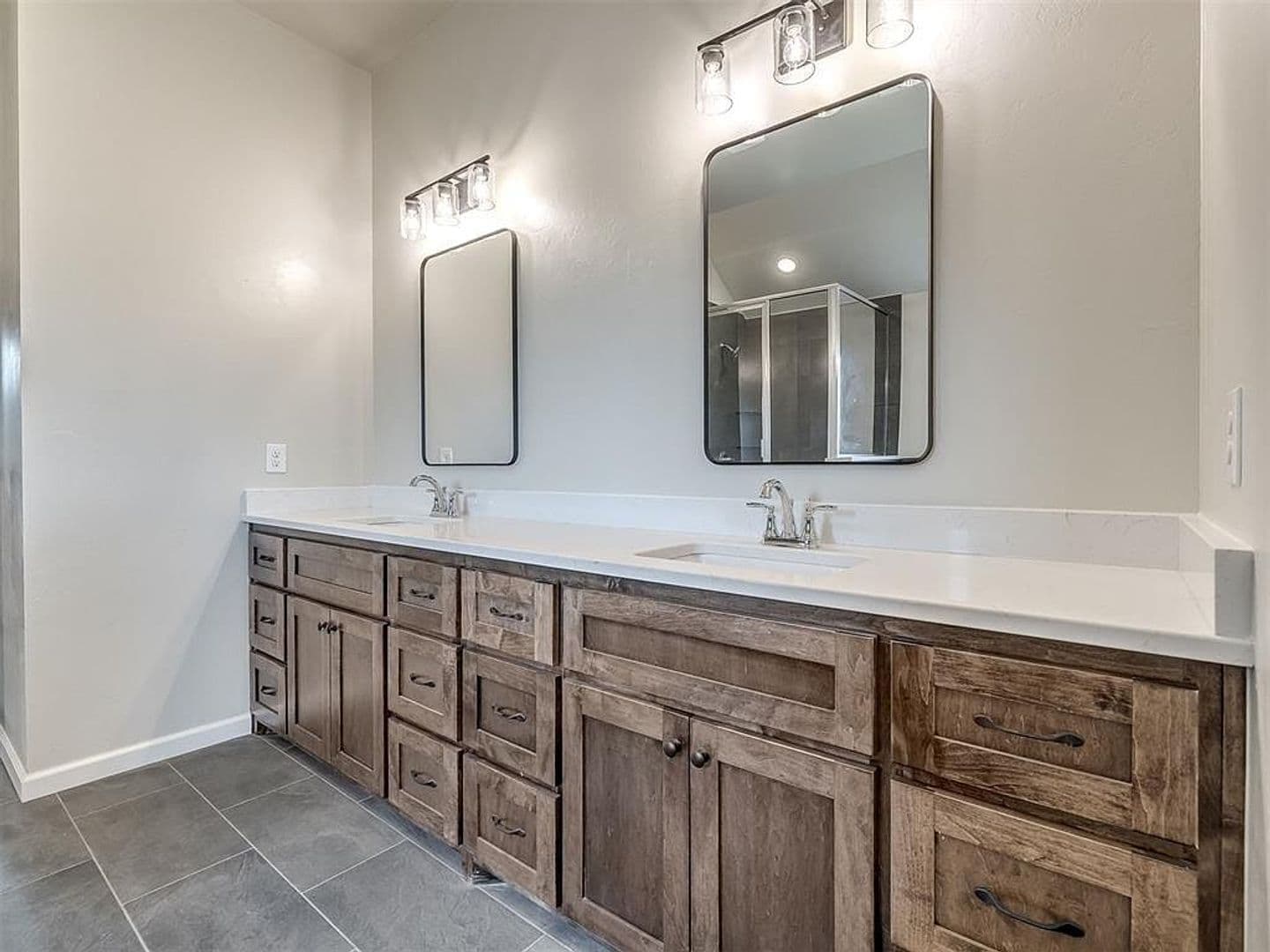 Yukon House: 11913 NW 118th