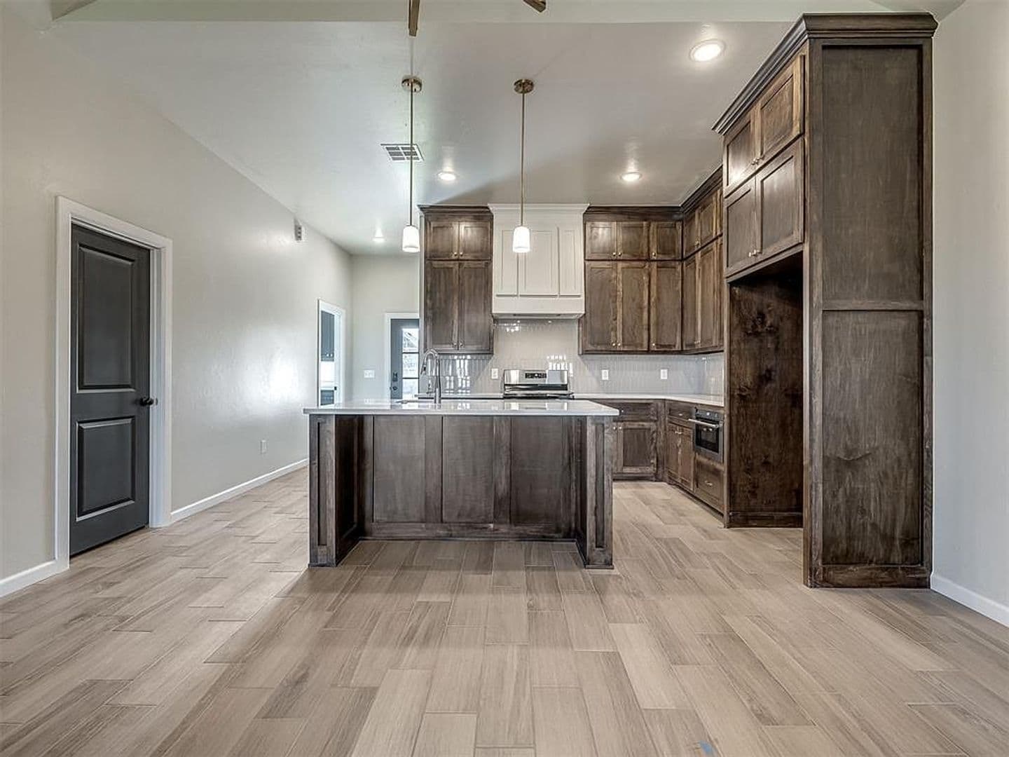 Yukon House: 11913 NW 118th