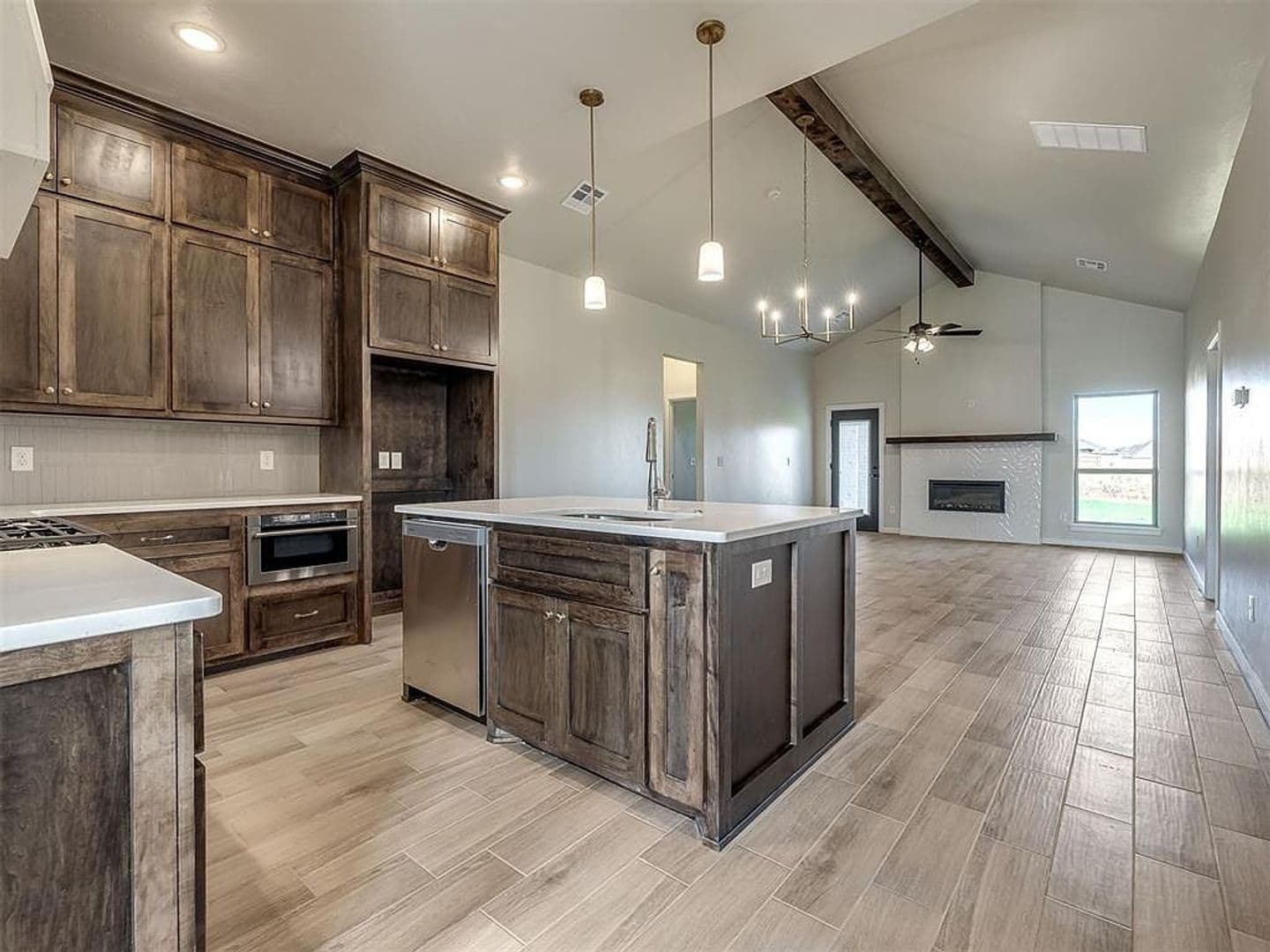 Yukon House: 11913 NW 118th