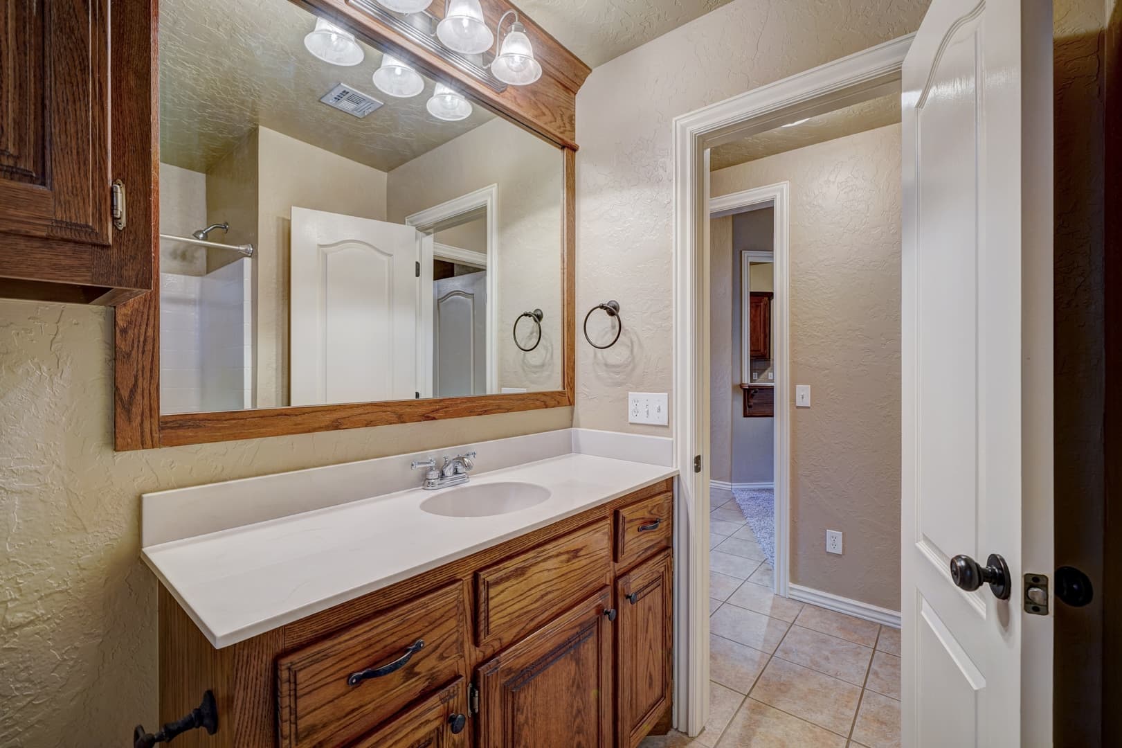 Guthrie House: 1042 Hidden Oaks Way
