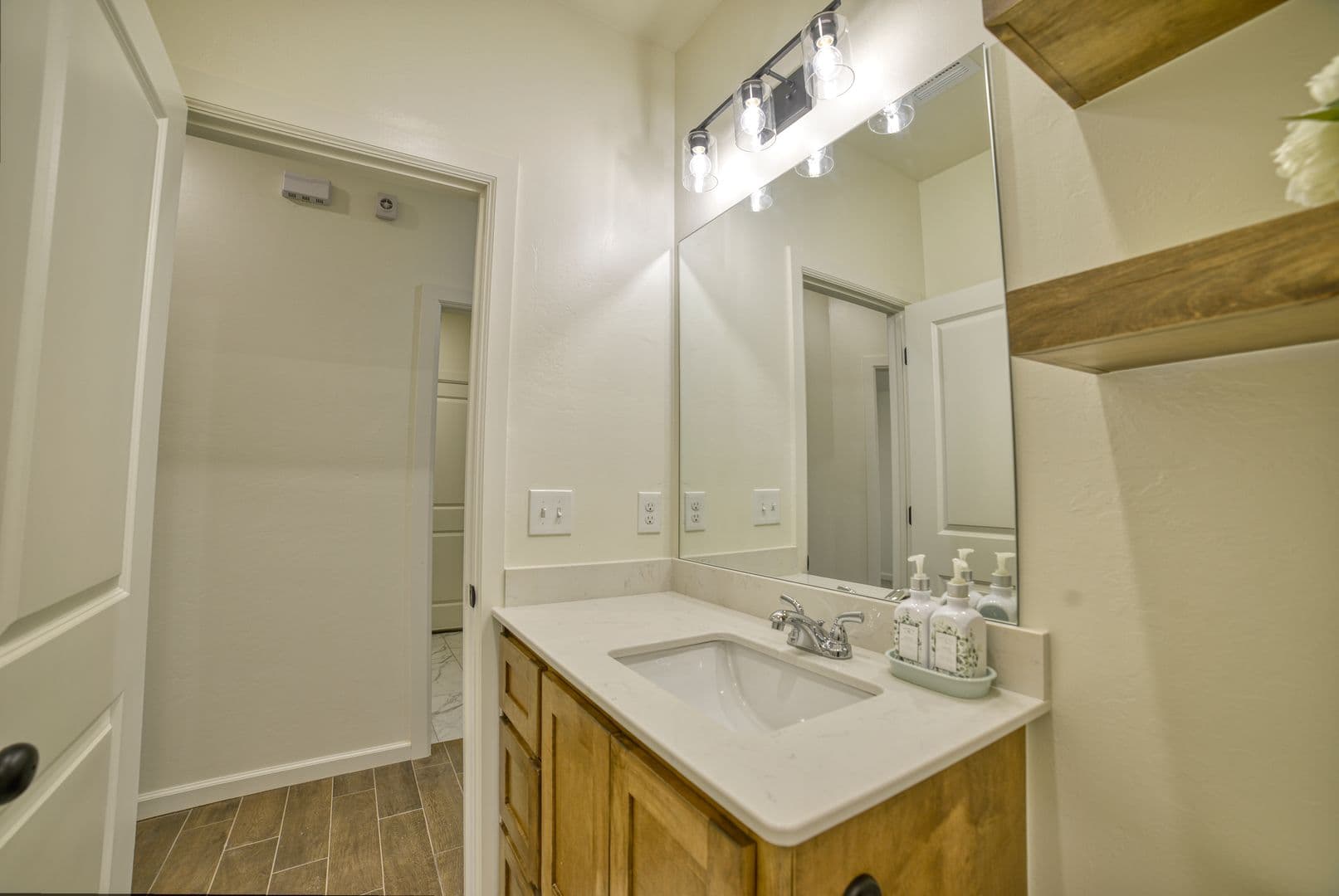 Washington House: 681 Cedar Hill Way