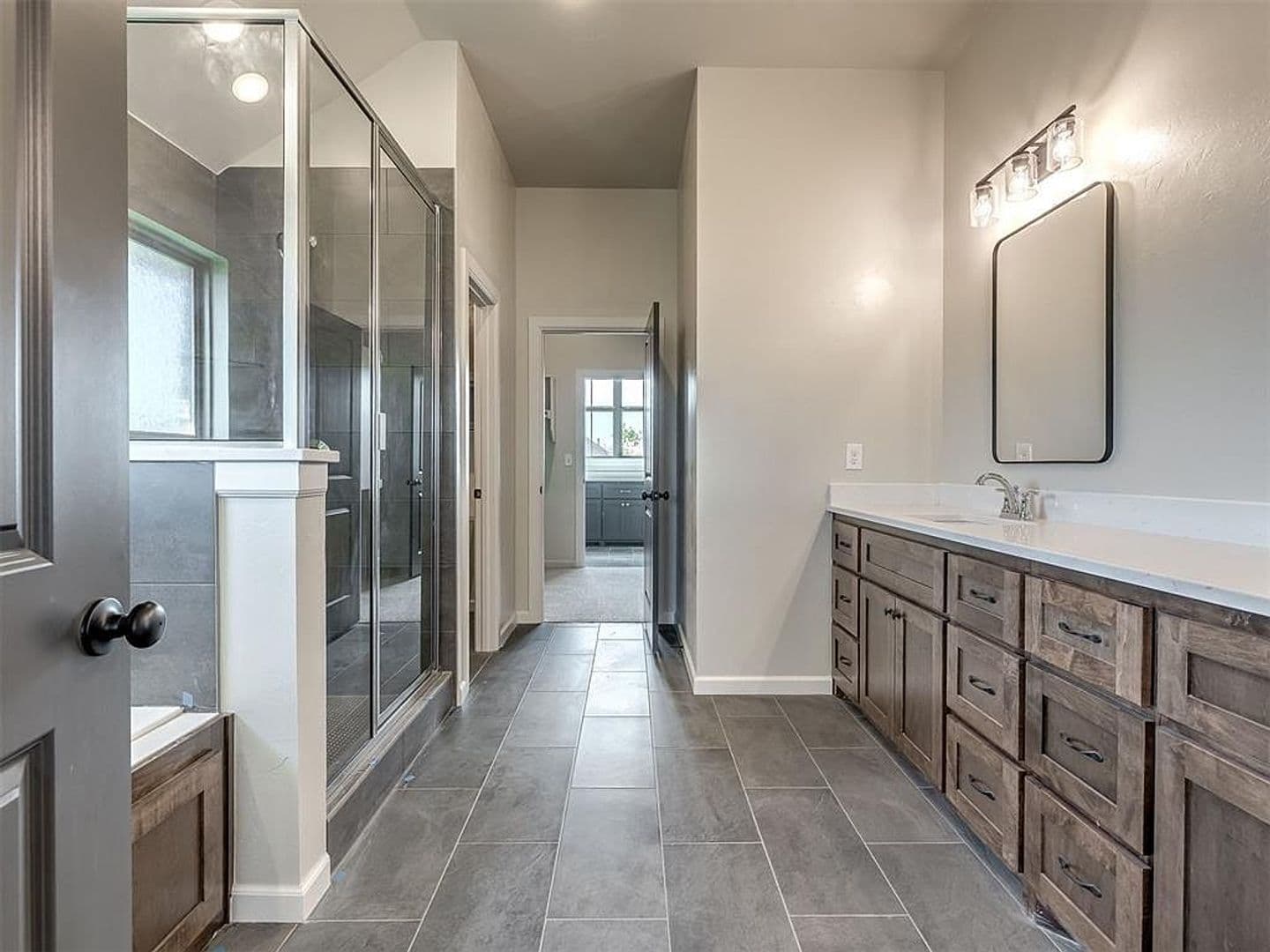 Yukon House: 11913 NW 118th